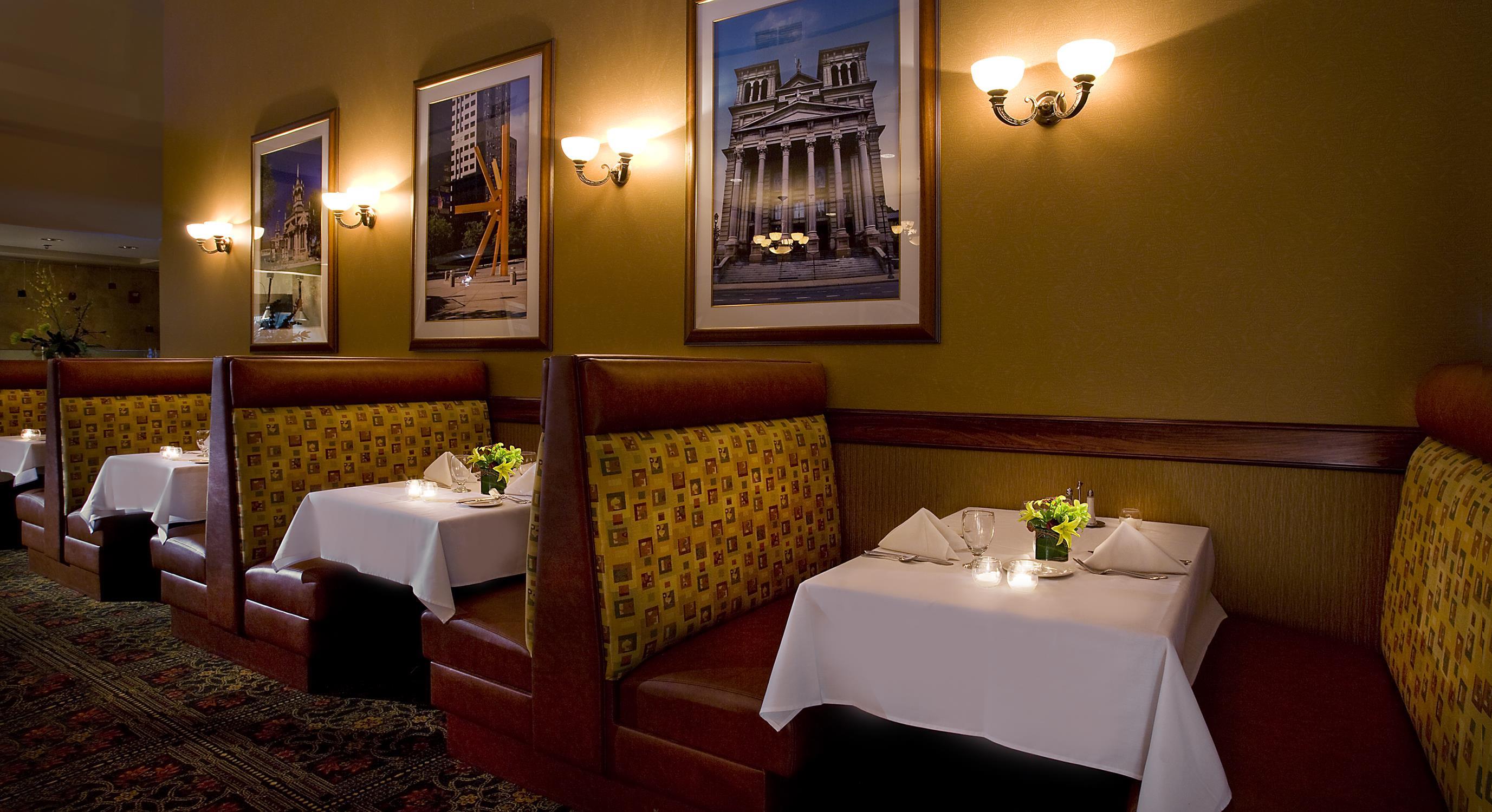 Restaurant | Hilton Garden Inn Milwaukee Northwest Conference Center