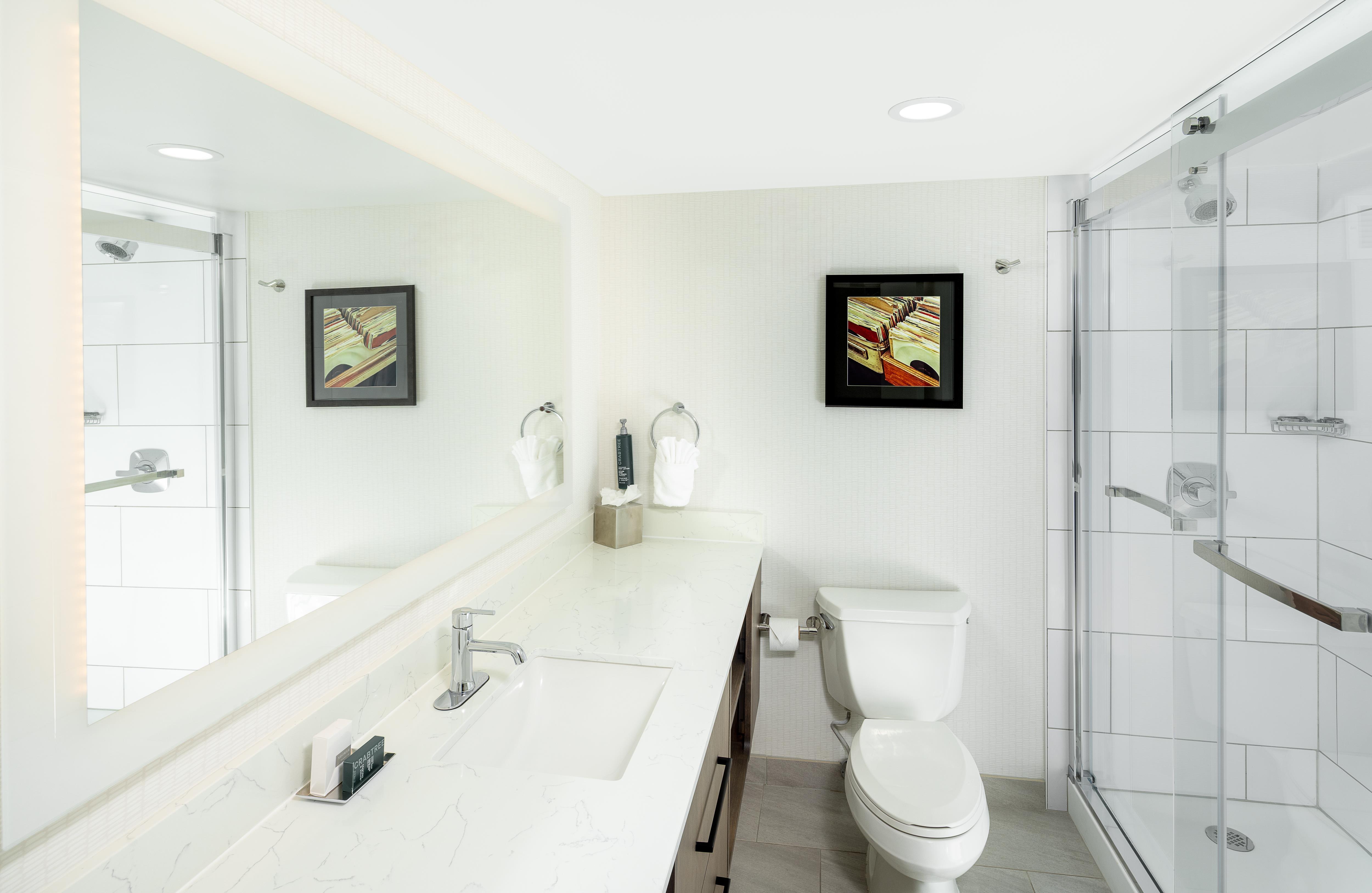 DoubleTree by Hilton Hotel Jackson Room Type - 1 KING JR SUITE
