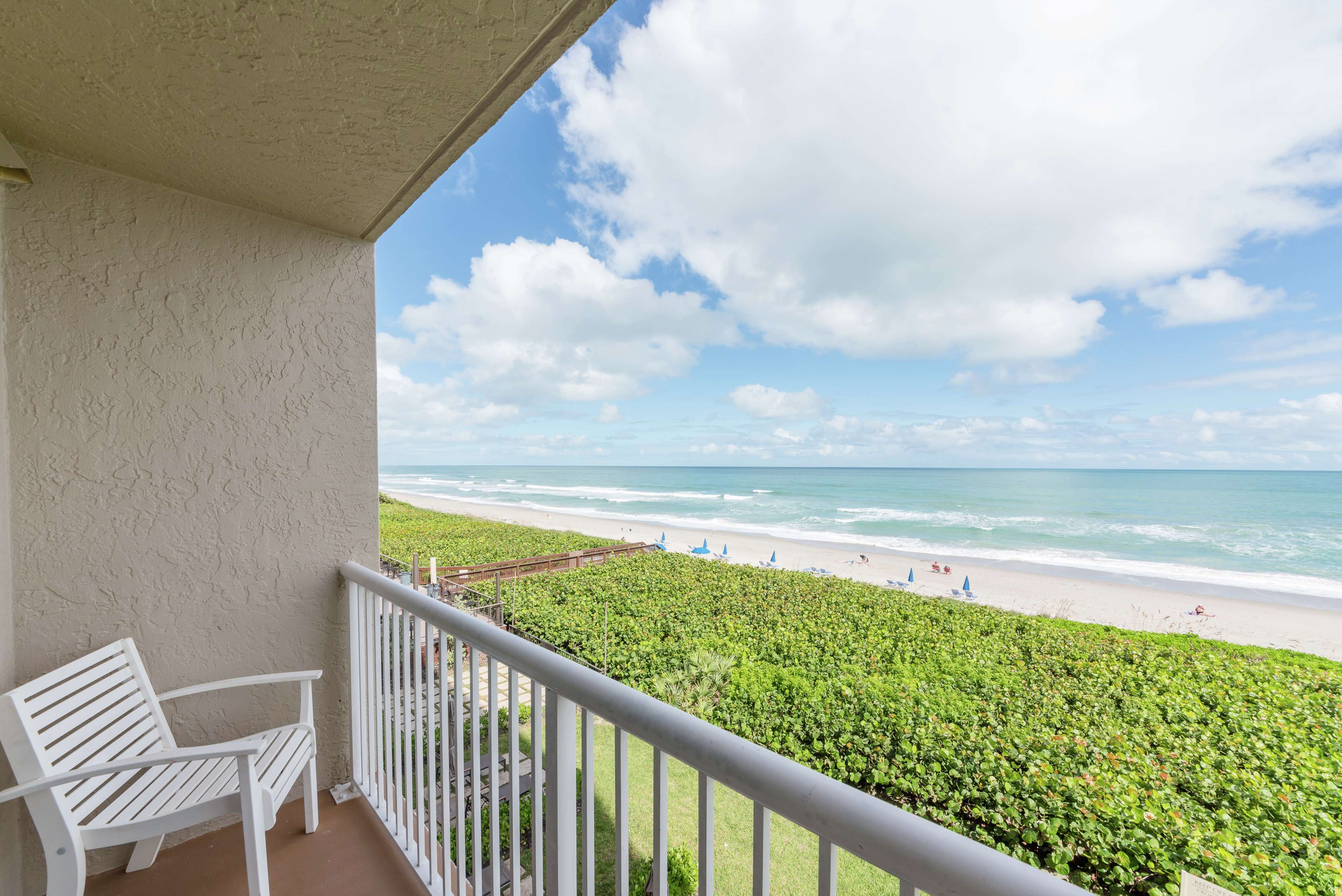 DoubleTree Suites by Hilton Melbourne Beach Oceanfront Room Type - 1QN STE MOB ACC RI SHWR