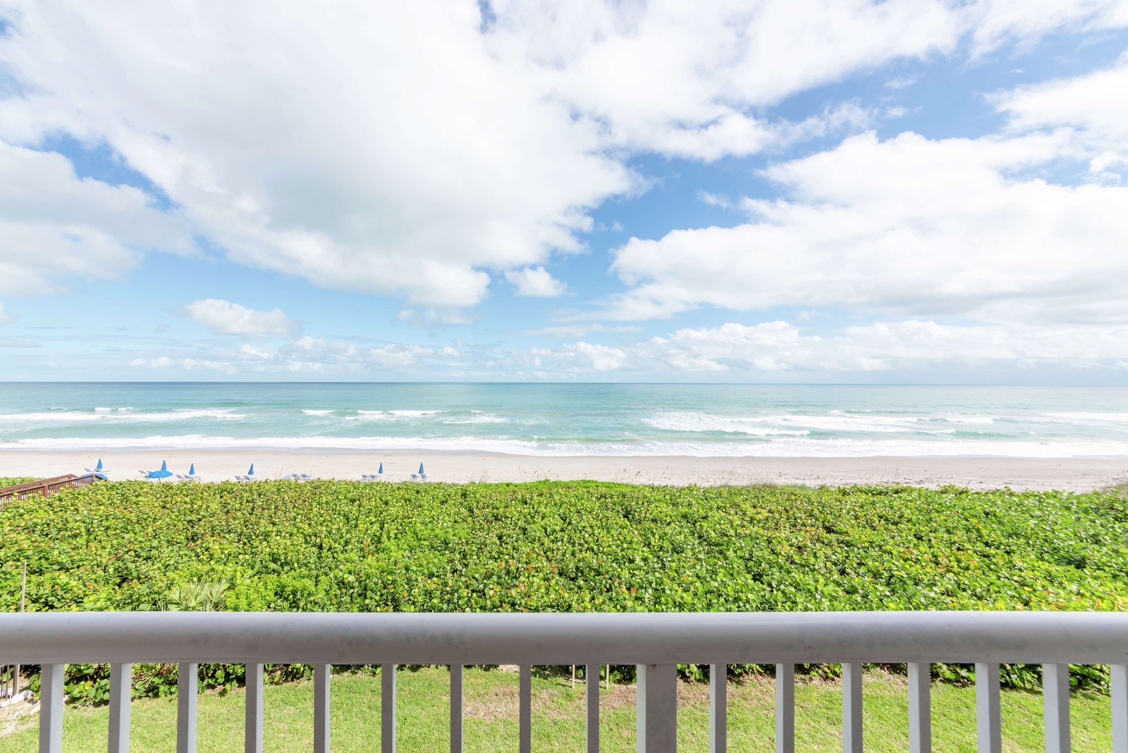 DoubleTree Suites by Hilton Melbourne Beach Oceanfront Room Type - 1QN STE MOB ACC RI SHWR