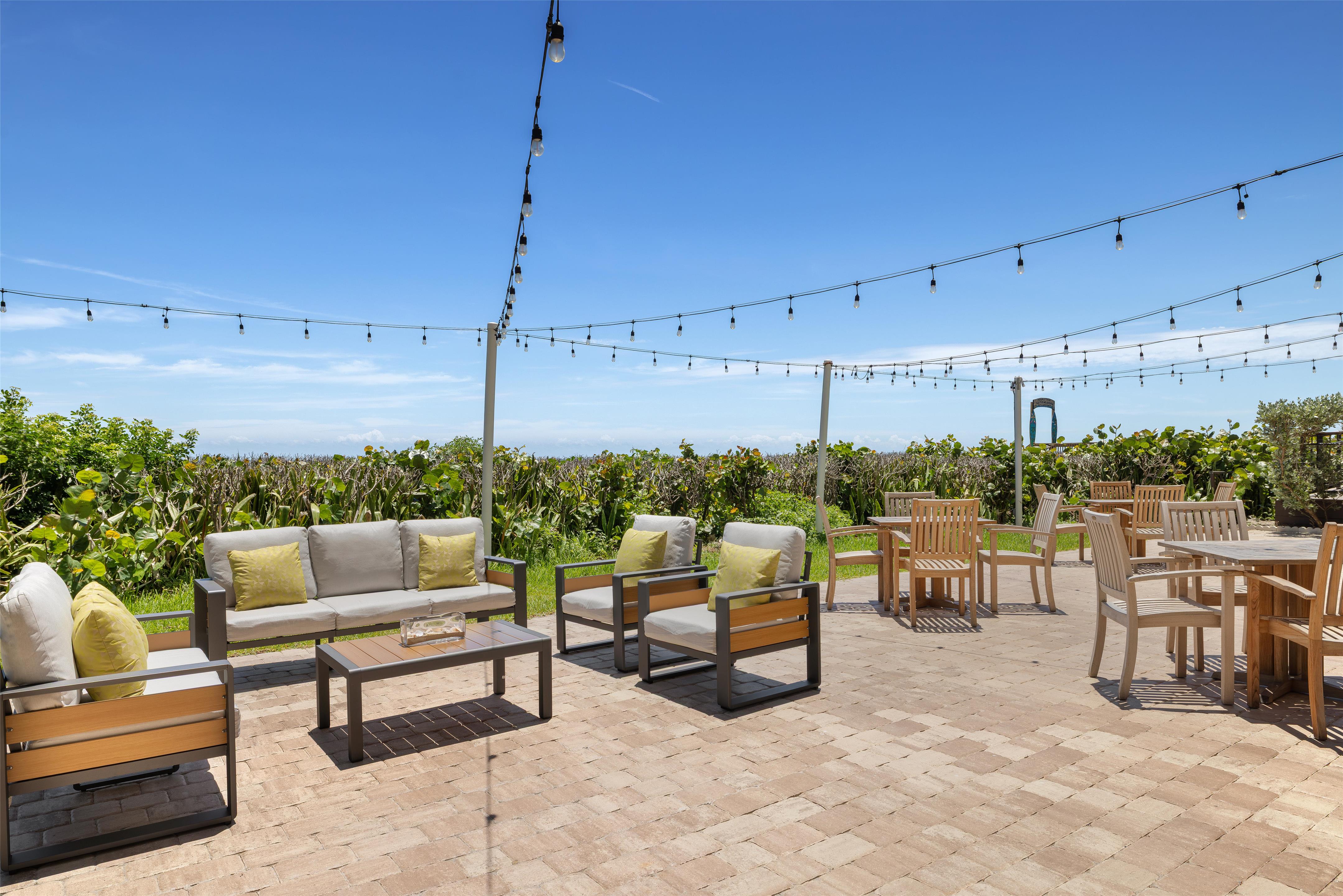 Restaurant | DoubleTree Suites by Hilton Melbourne Beach Oceanfront
