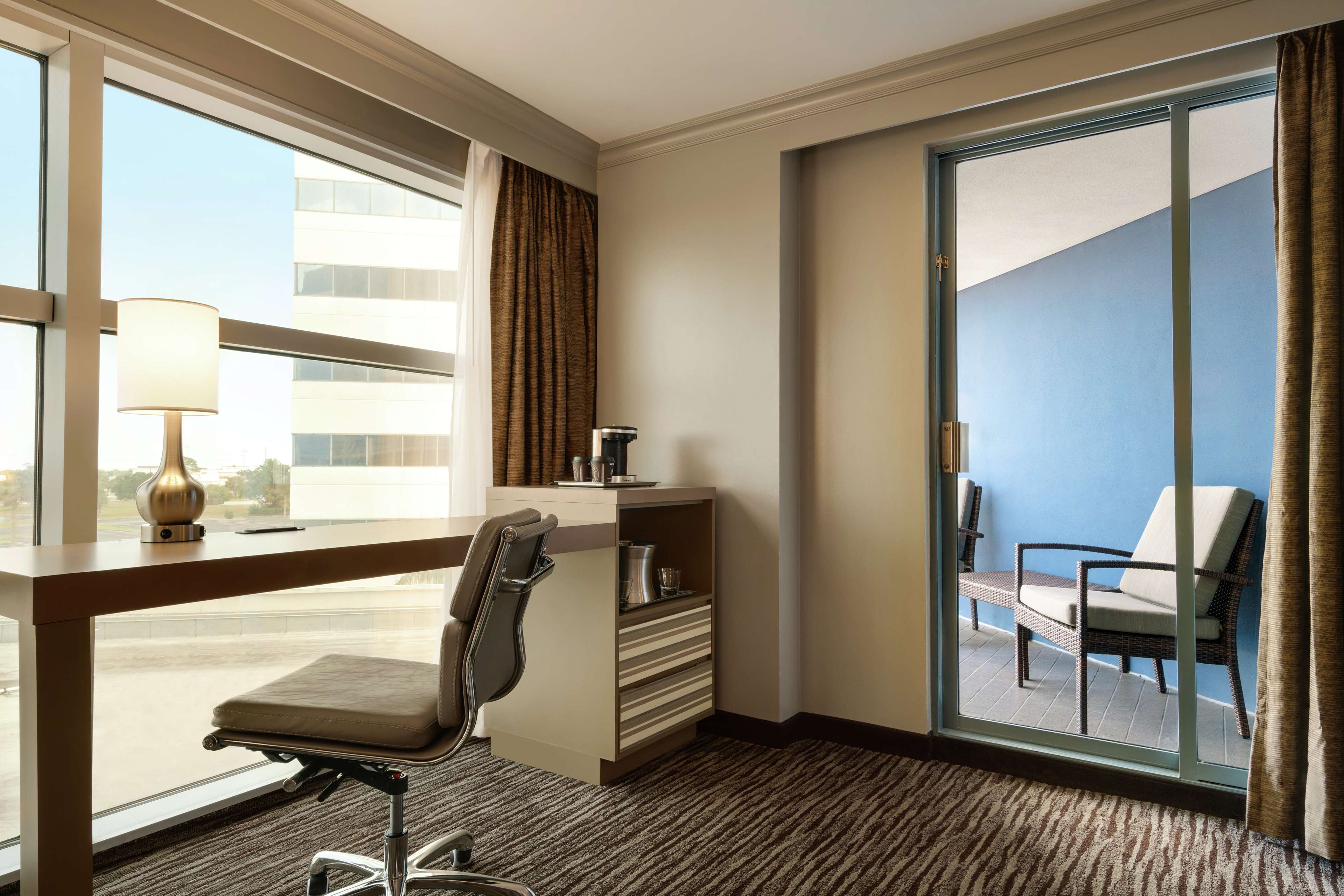 Hilton Melbourne, FL Room Type - 1 KING W BALCONY