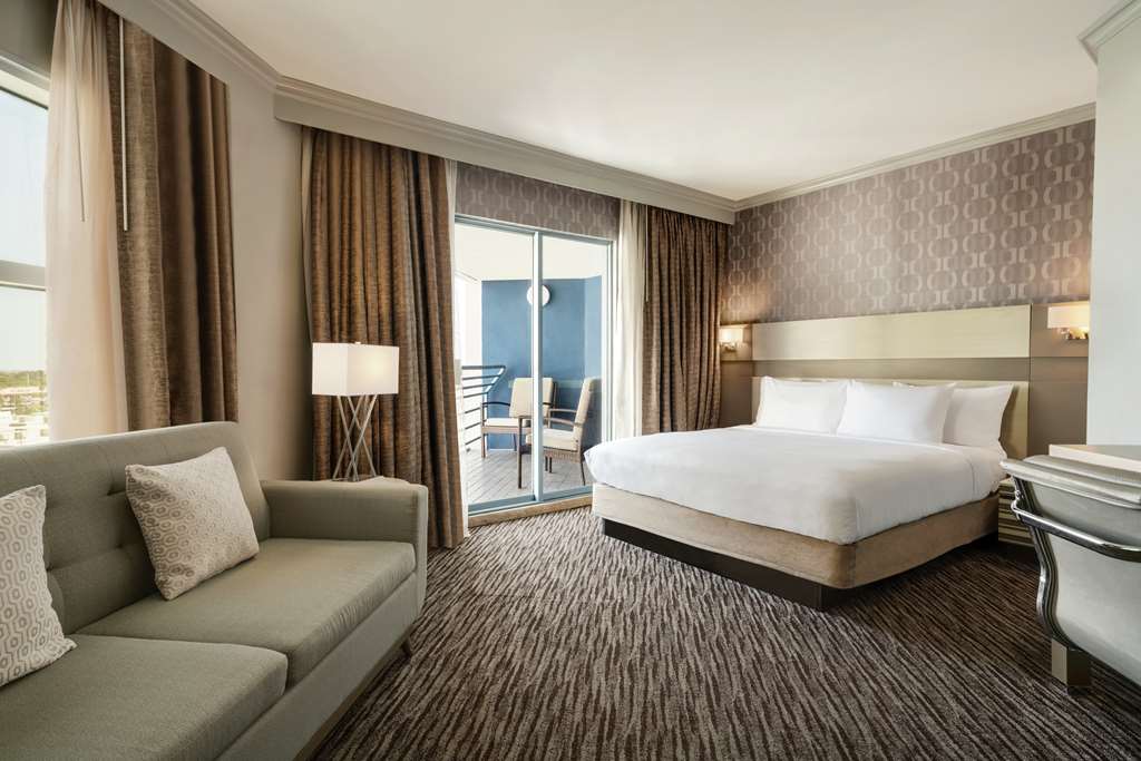 Hilton Melbourne, FL Room Type - 1 BDRM KING SUITE BALCONY