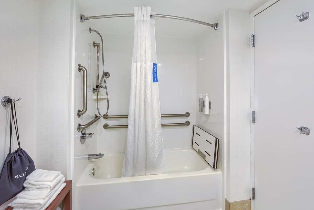 Hampton Inn by Hilton Mobile-I-10/Bellingrath Gardens - Tap to explore photos