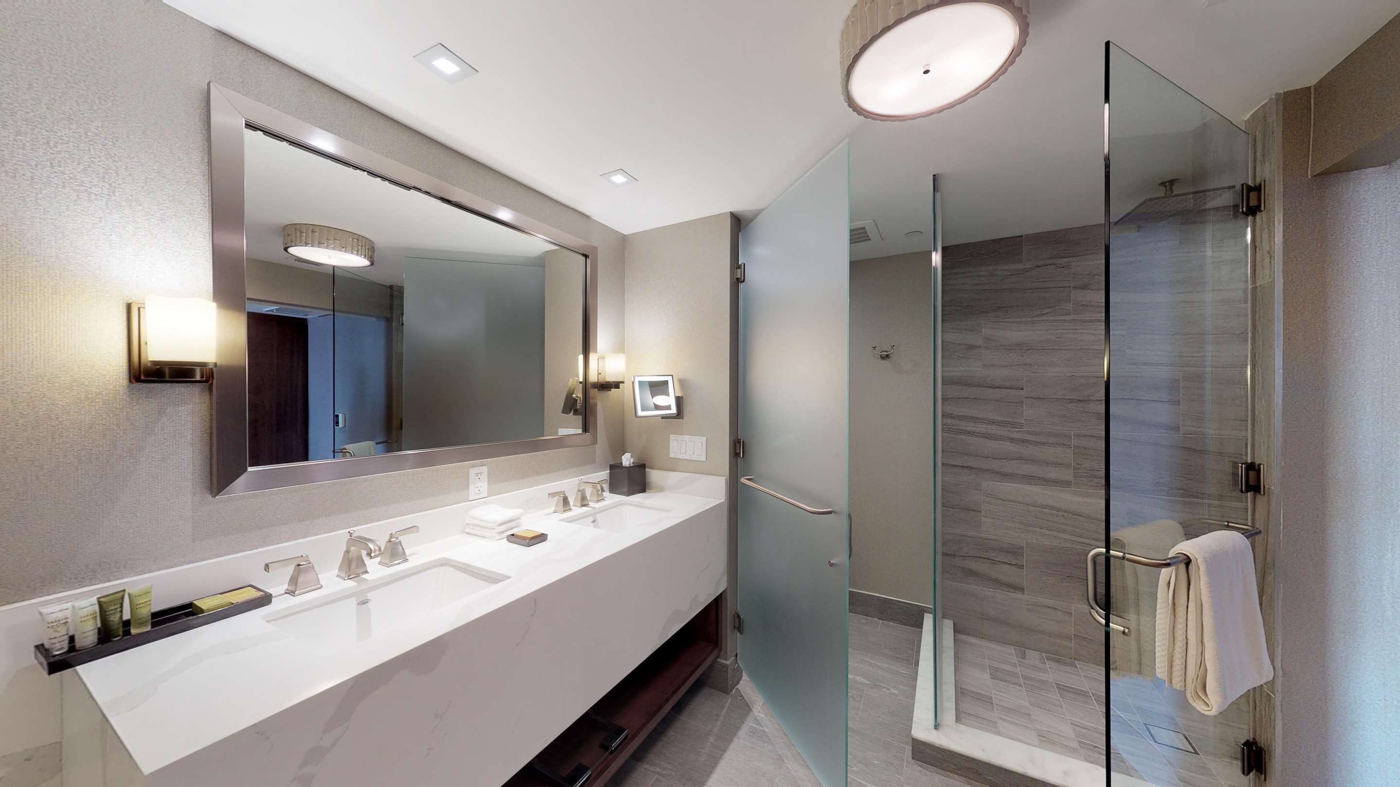Guest room bath