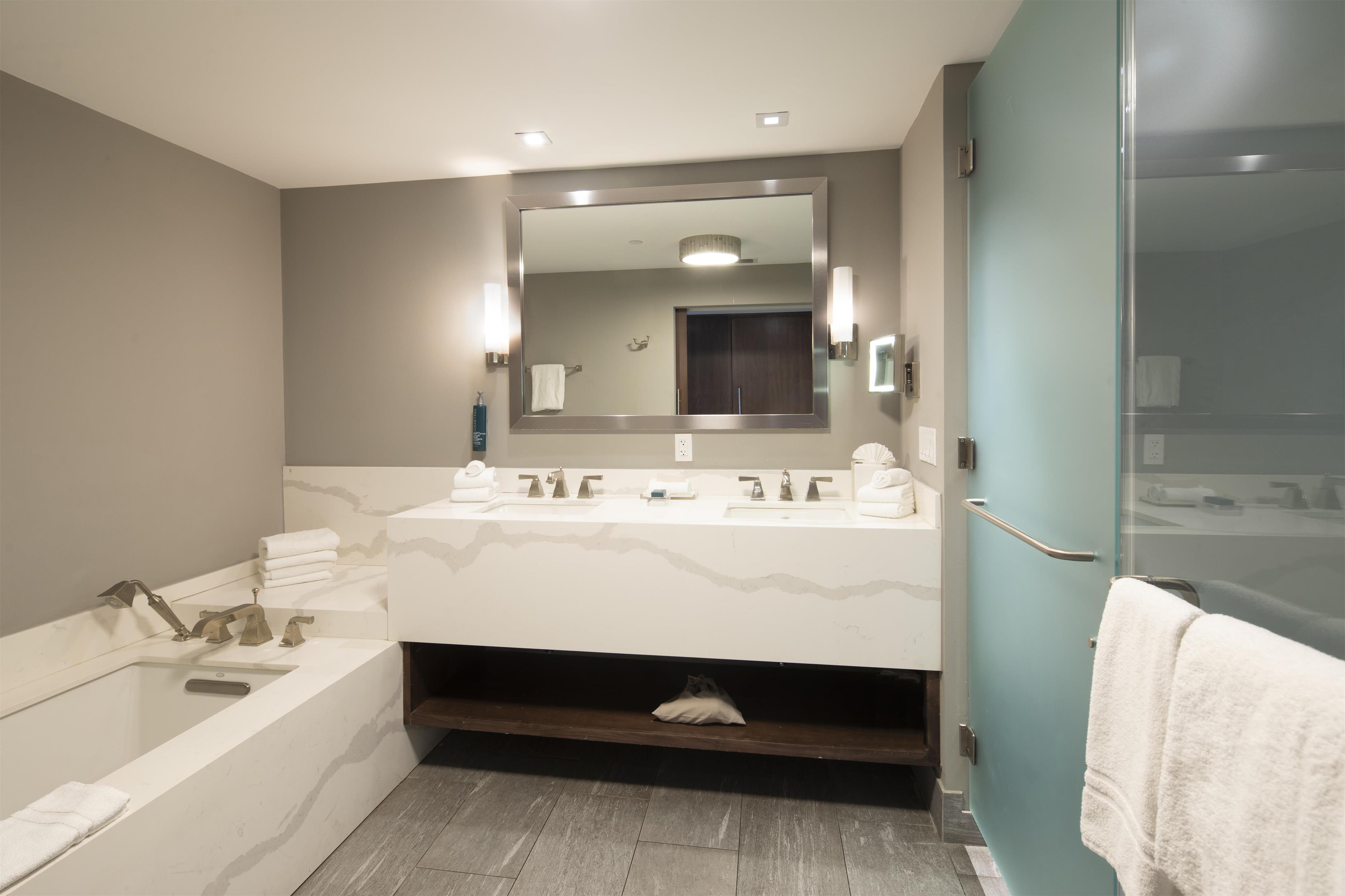 Guest room bath