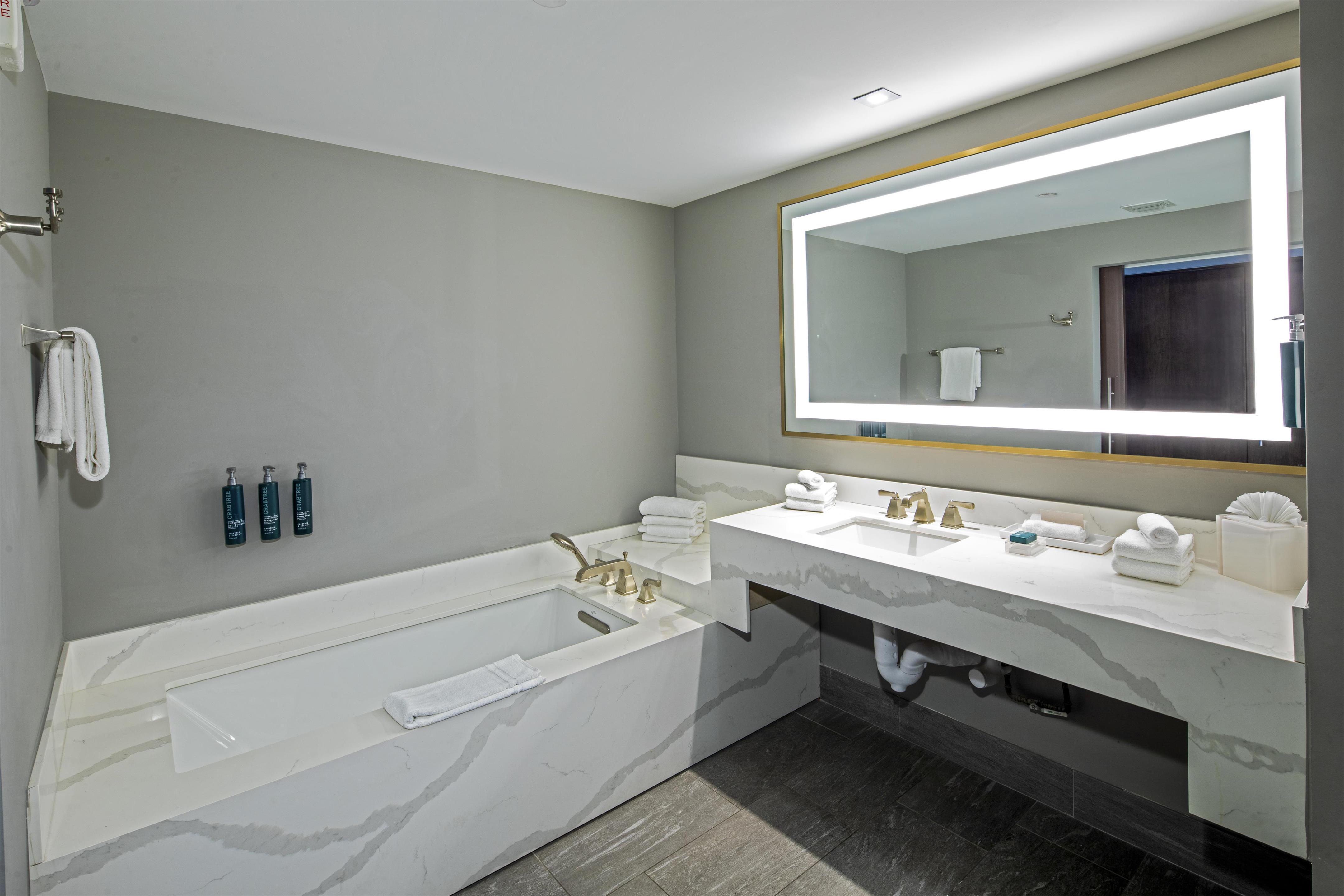 Guest room bath