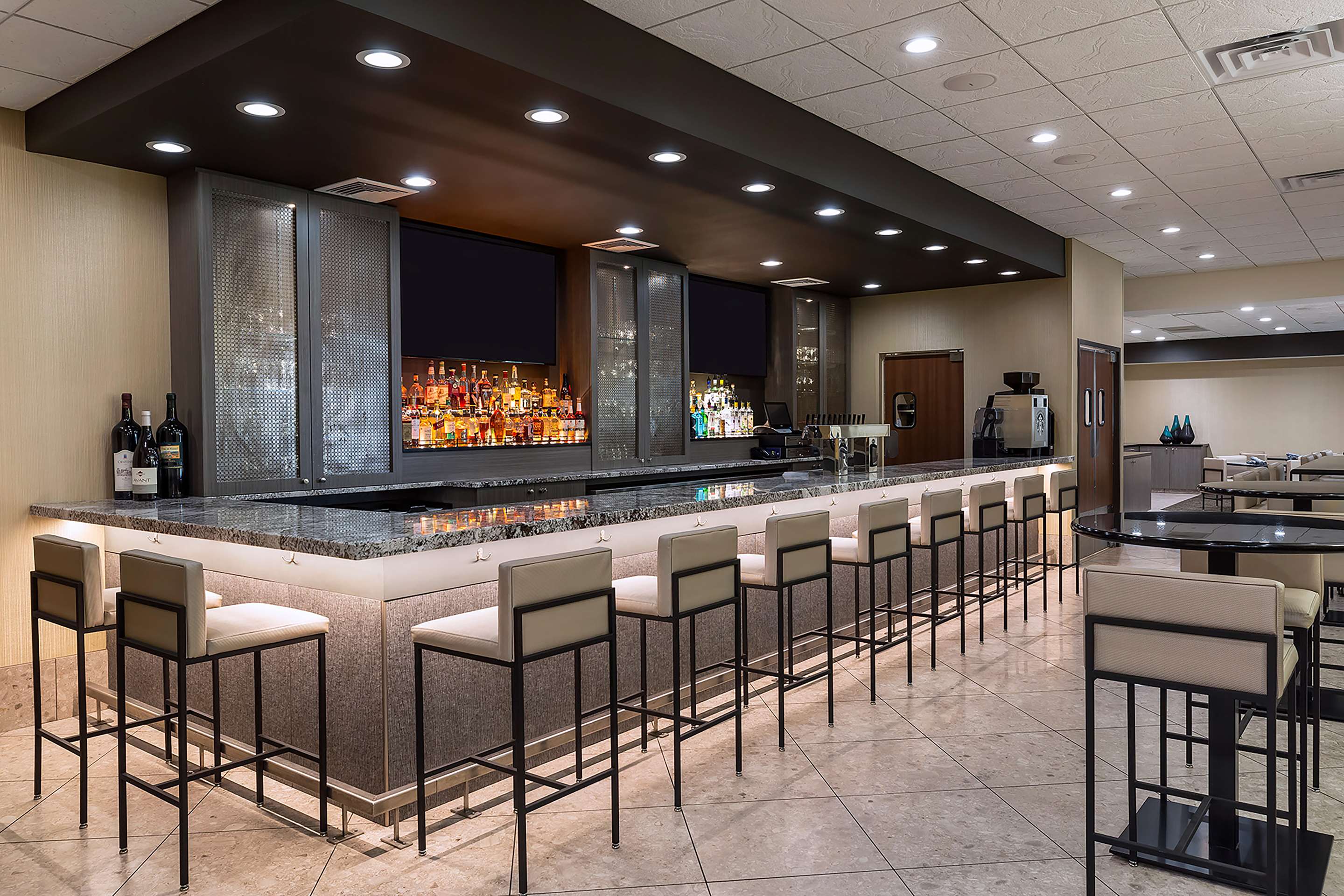 BarLounge | DoubleTree by Hilton Madison Downtown