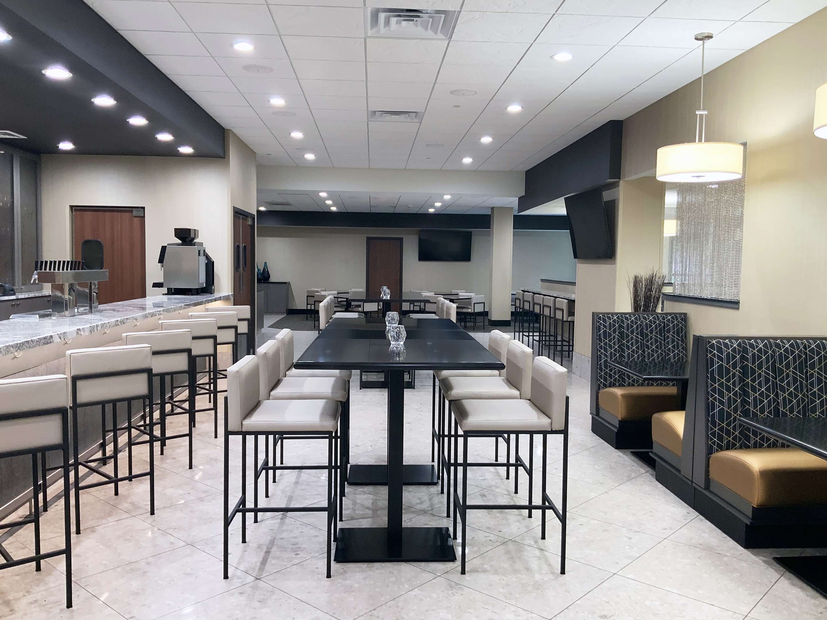 Restaurant | DoubleTree by Hilton Madison Downtown