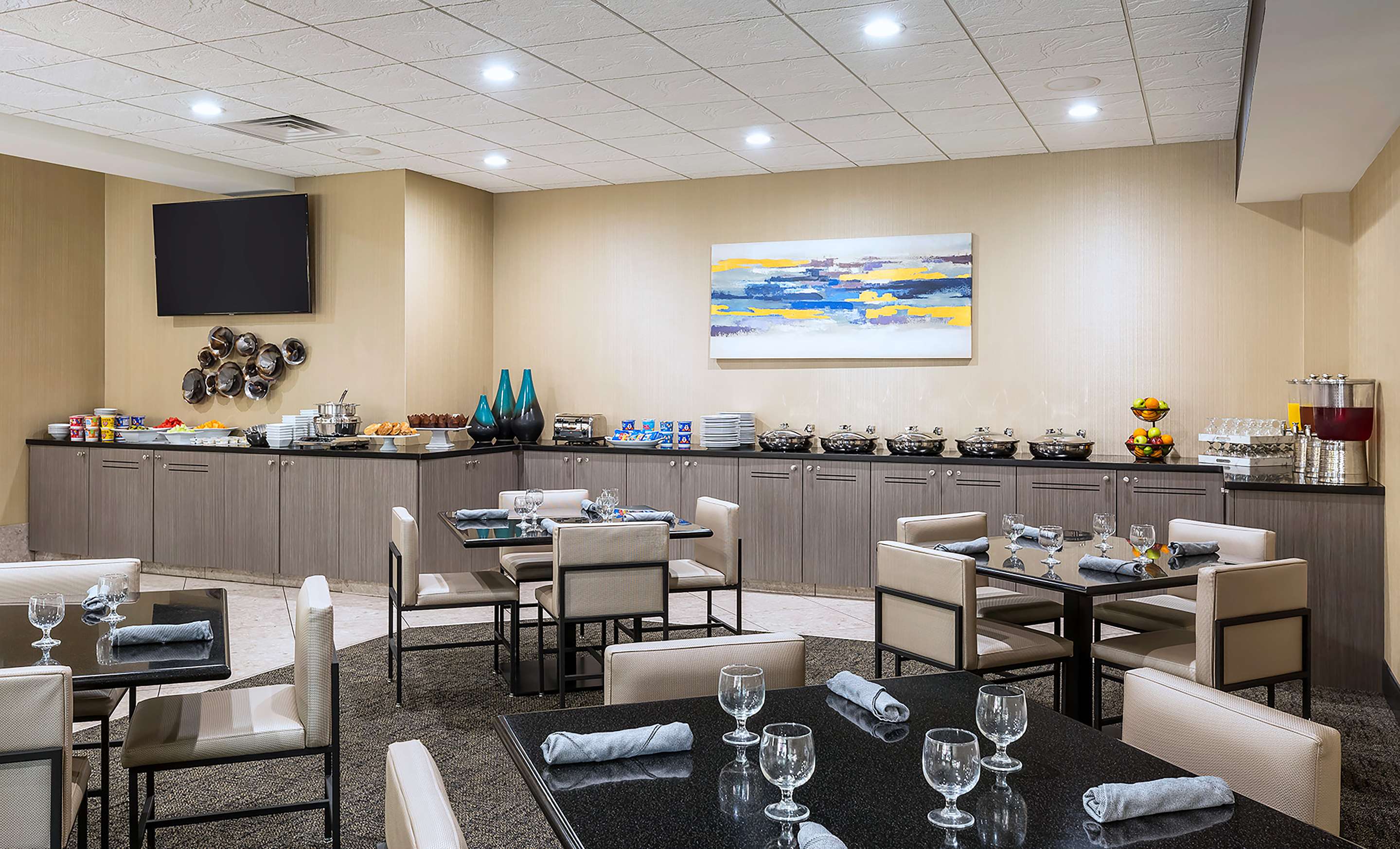 Breakfast Area | DoubleTree by Hilton Madison Downtown