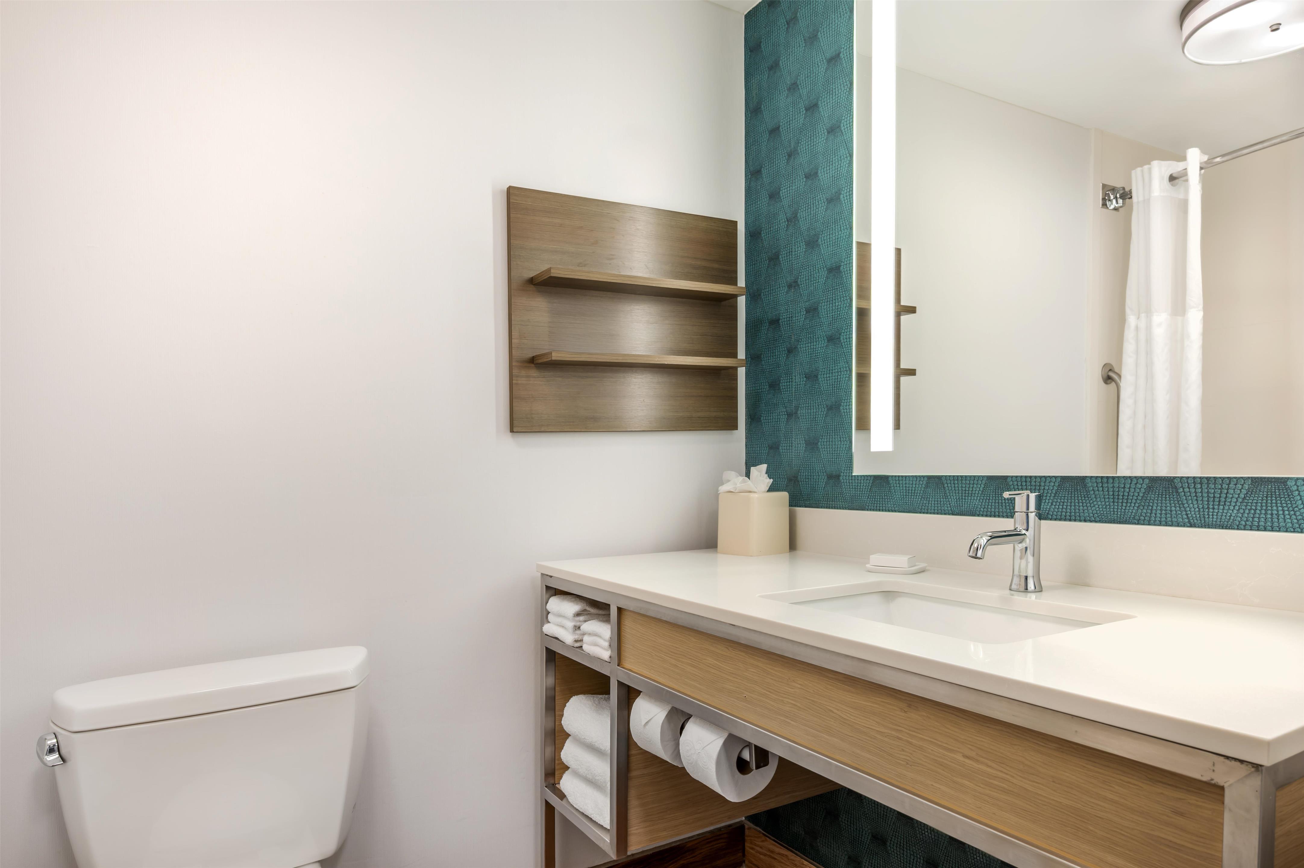 Guest room bath