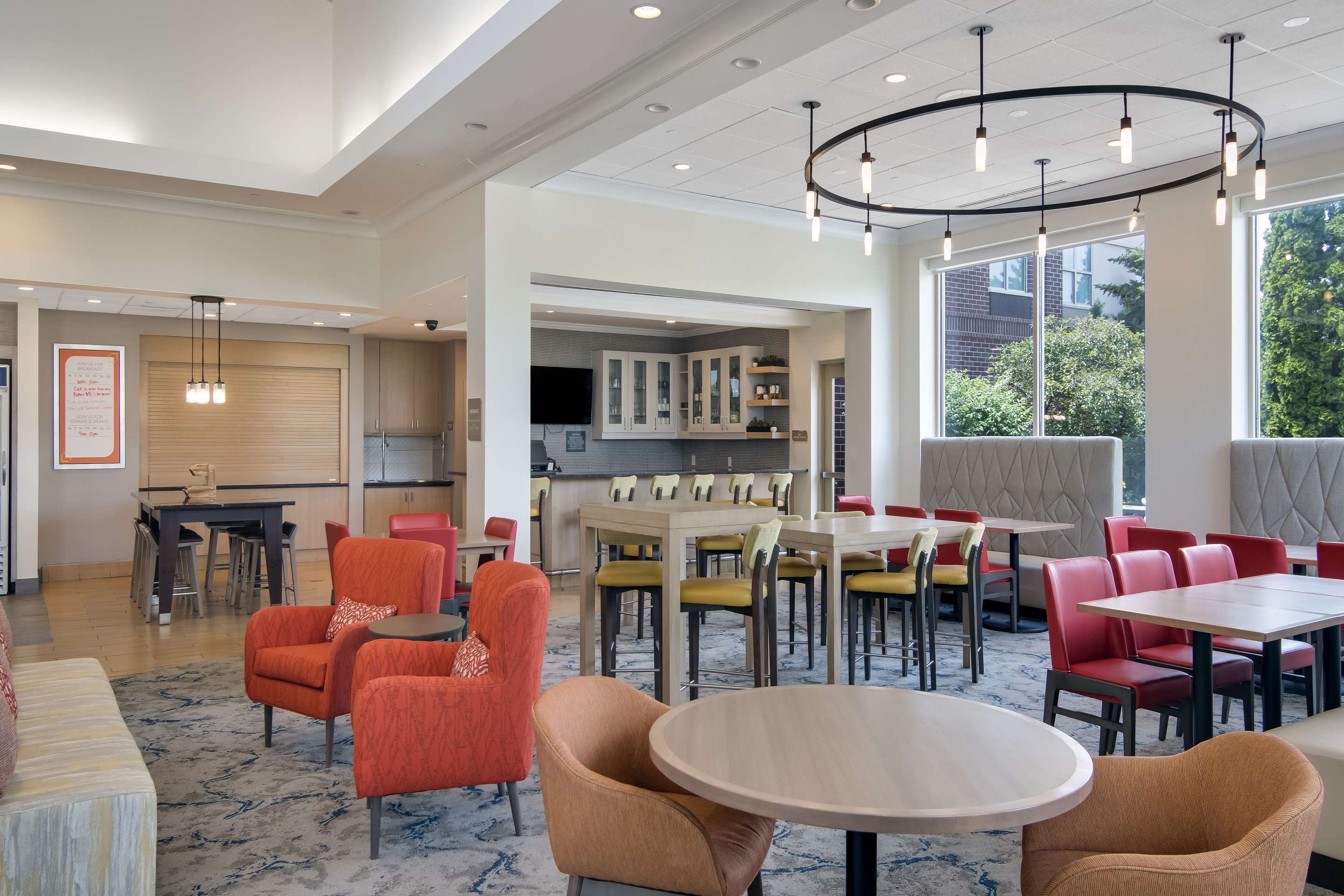 Breakfast Area | Hilton Garden Inn Madison West/Middleton