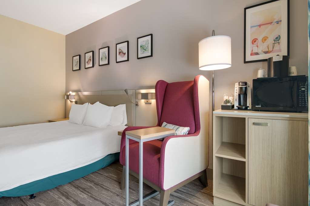 Hilton Garden Inn Madison West/Middleton Room Type - 1 KING ACC RM ROLLIN SHWR