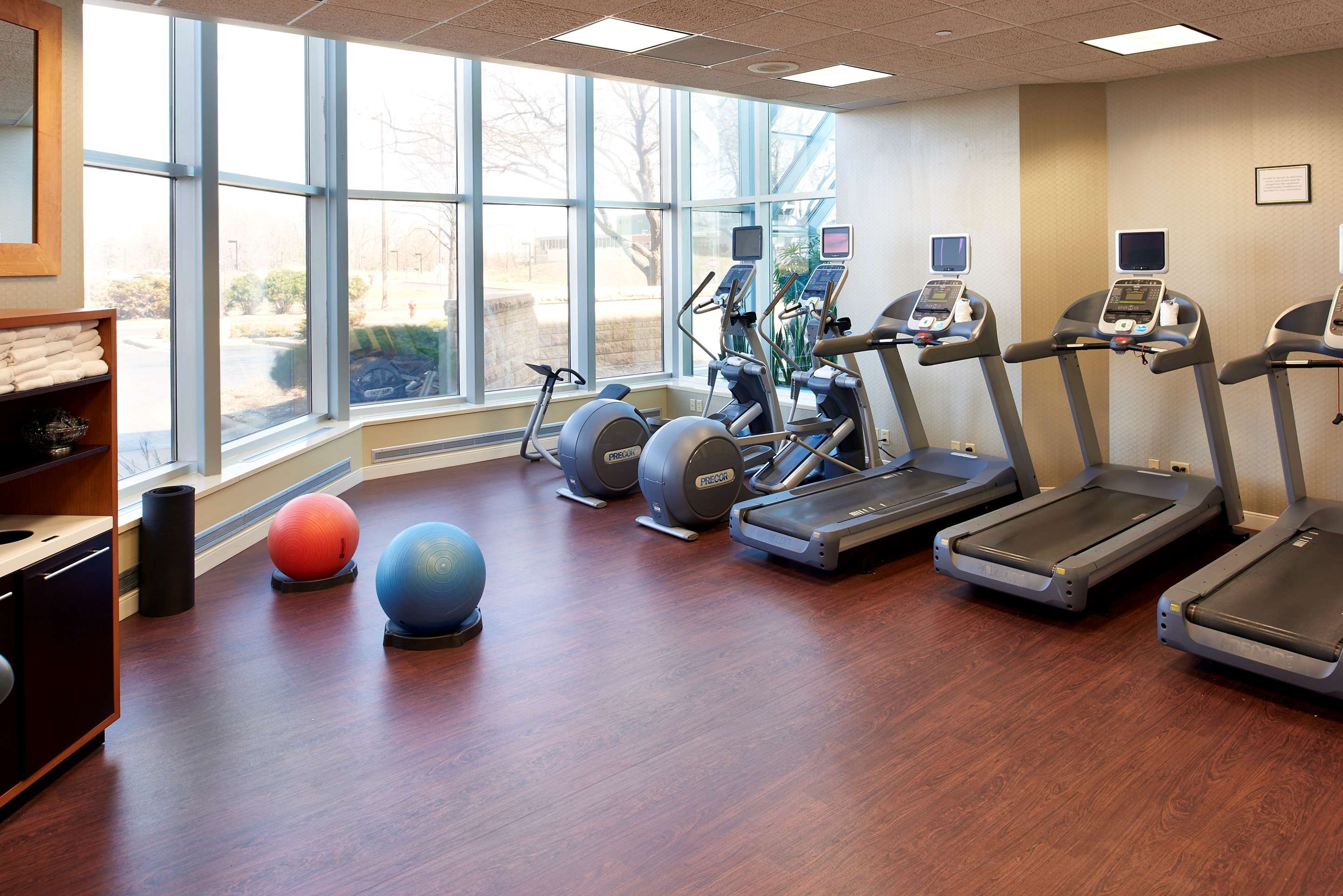 Health club fitness center gym | Hilton Minneapolis-St. Paul Airport