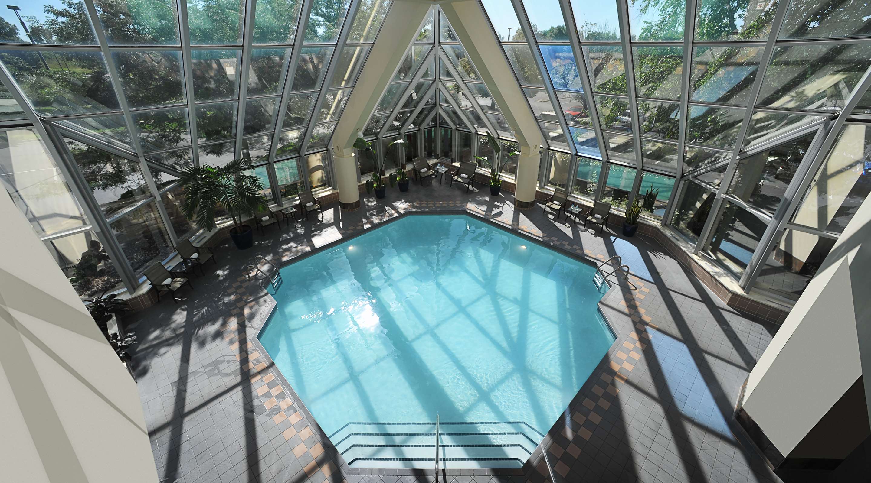 Pool | Hilton Minneapolis-St. Paul Airport