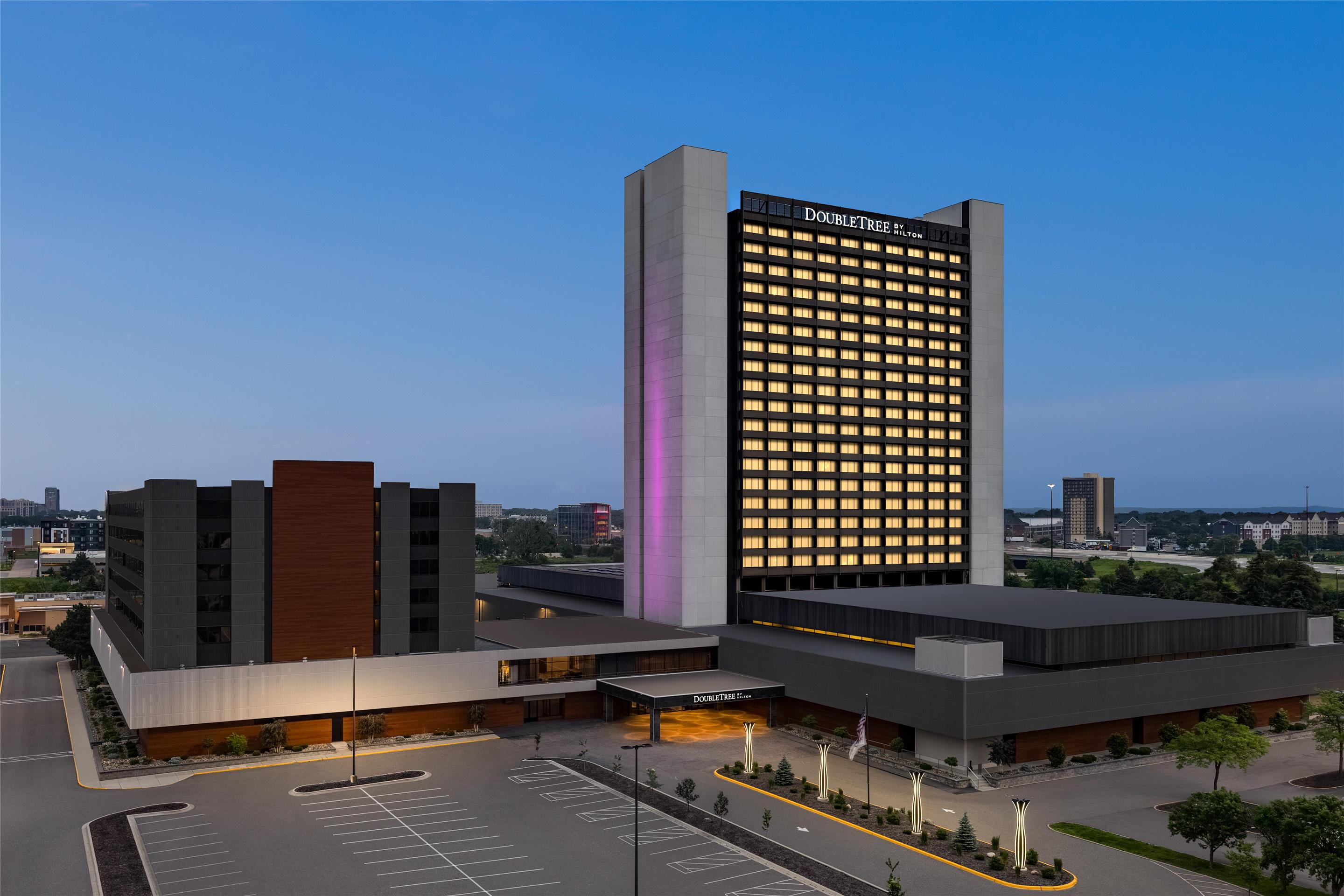 Exterior | Doubletree by Hilton Bloomington - Minneapolis South