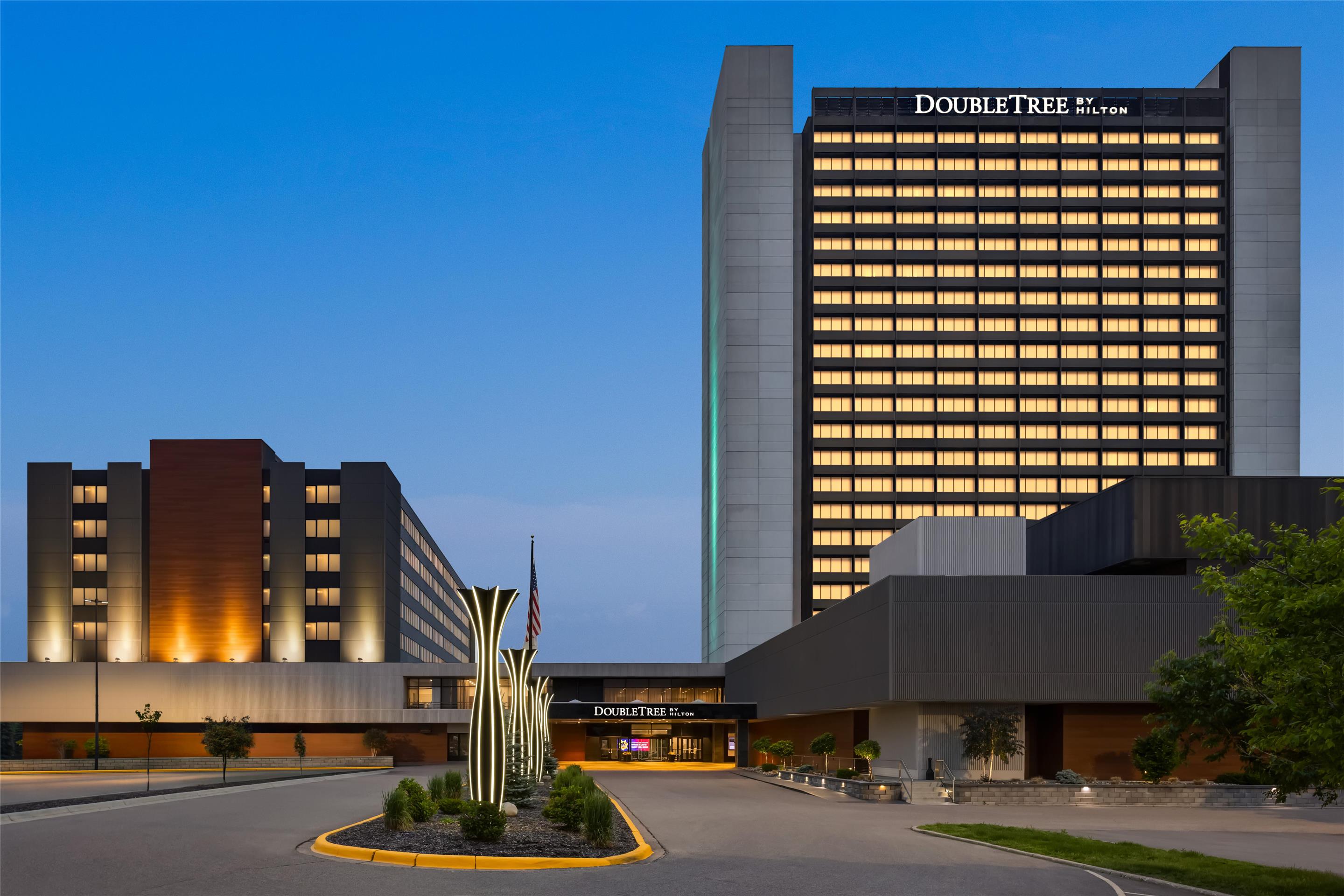 Exterior | Doubletree by Hilton Bloomington - Minneapolis South