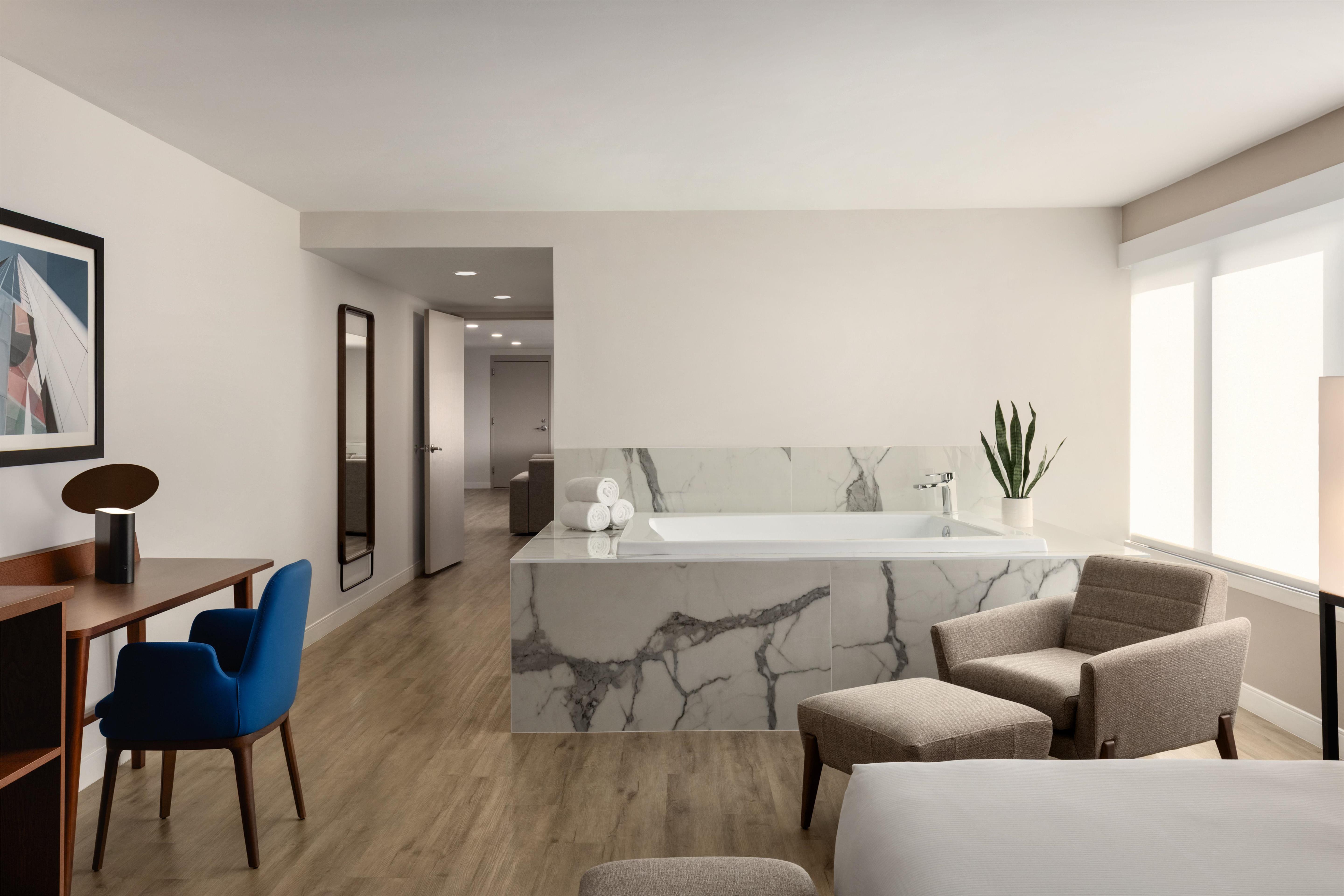 Doubletree by Hilton Bloomington - Minneapolis South Room Type - 1 KING SUITE KITCHEN
