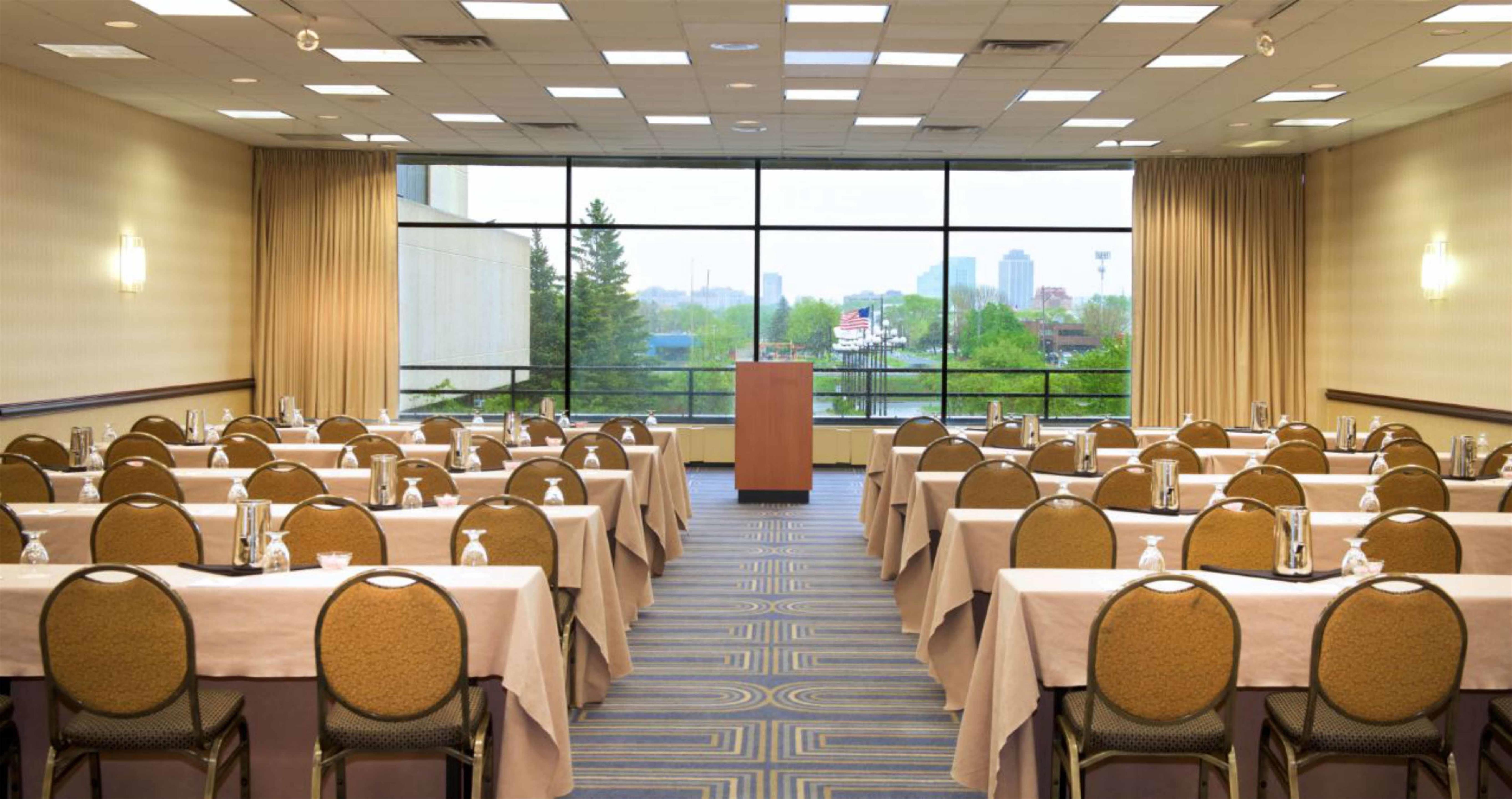 Meeting Room | Doubletree by Hilton Bloomington - Minneapolis South
