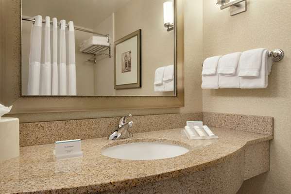  - Hilton Garden Inn Downtown Minneapolis - I-94, Exit 231B & 233A