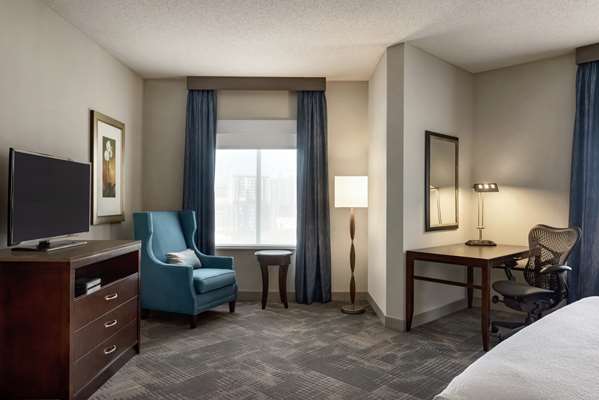  - Hilton Garden Inn Downtown Minneapolis - I-94, Exit 231B & 233A