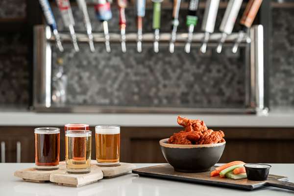 Restaurant - Hilton Garden Inn Downtown Minneapolis - I-94, Exit 231B & 233A