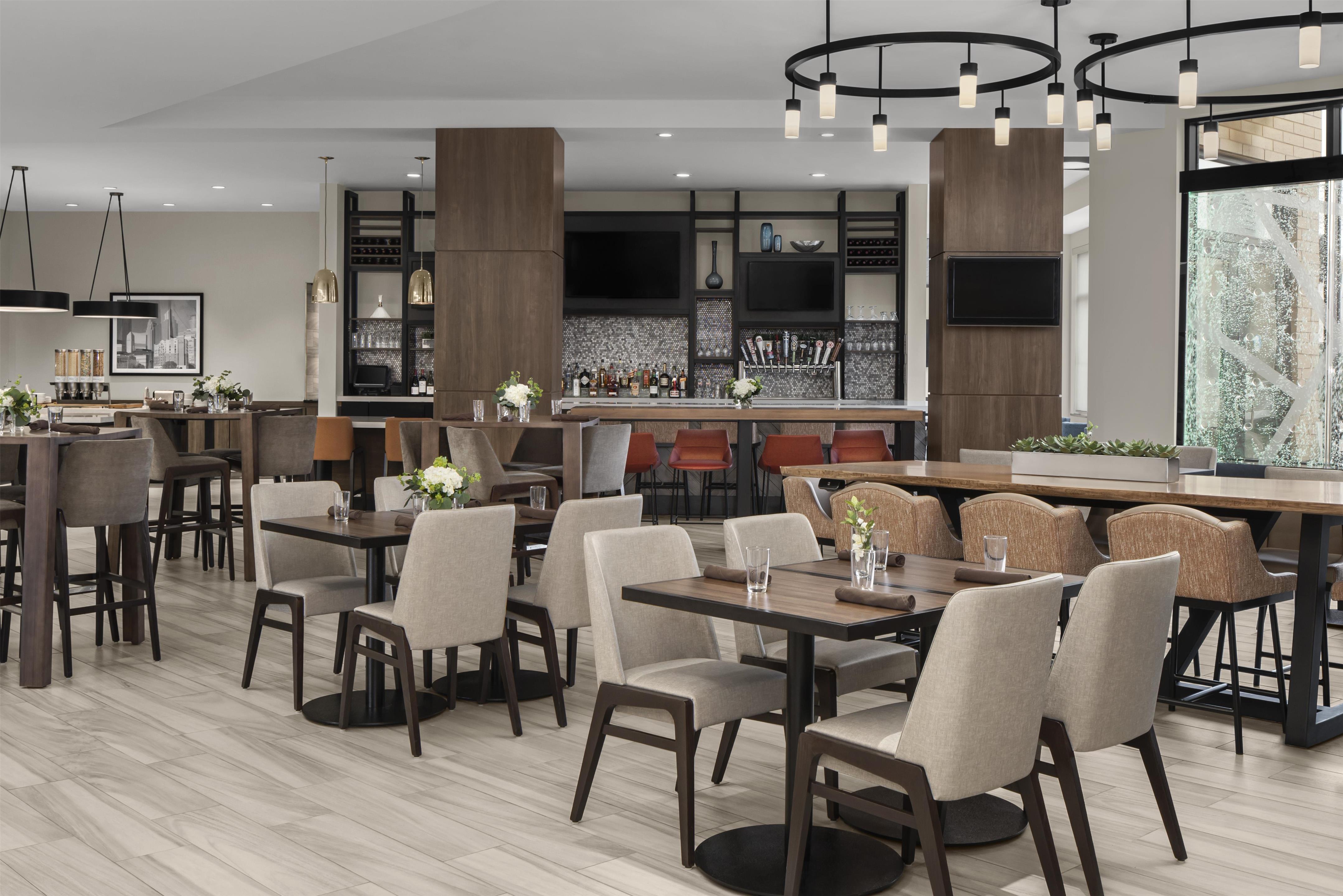 Restaurant | Hilton Garden Inn Minneapolis Downtown