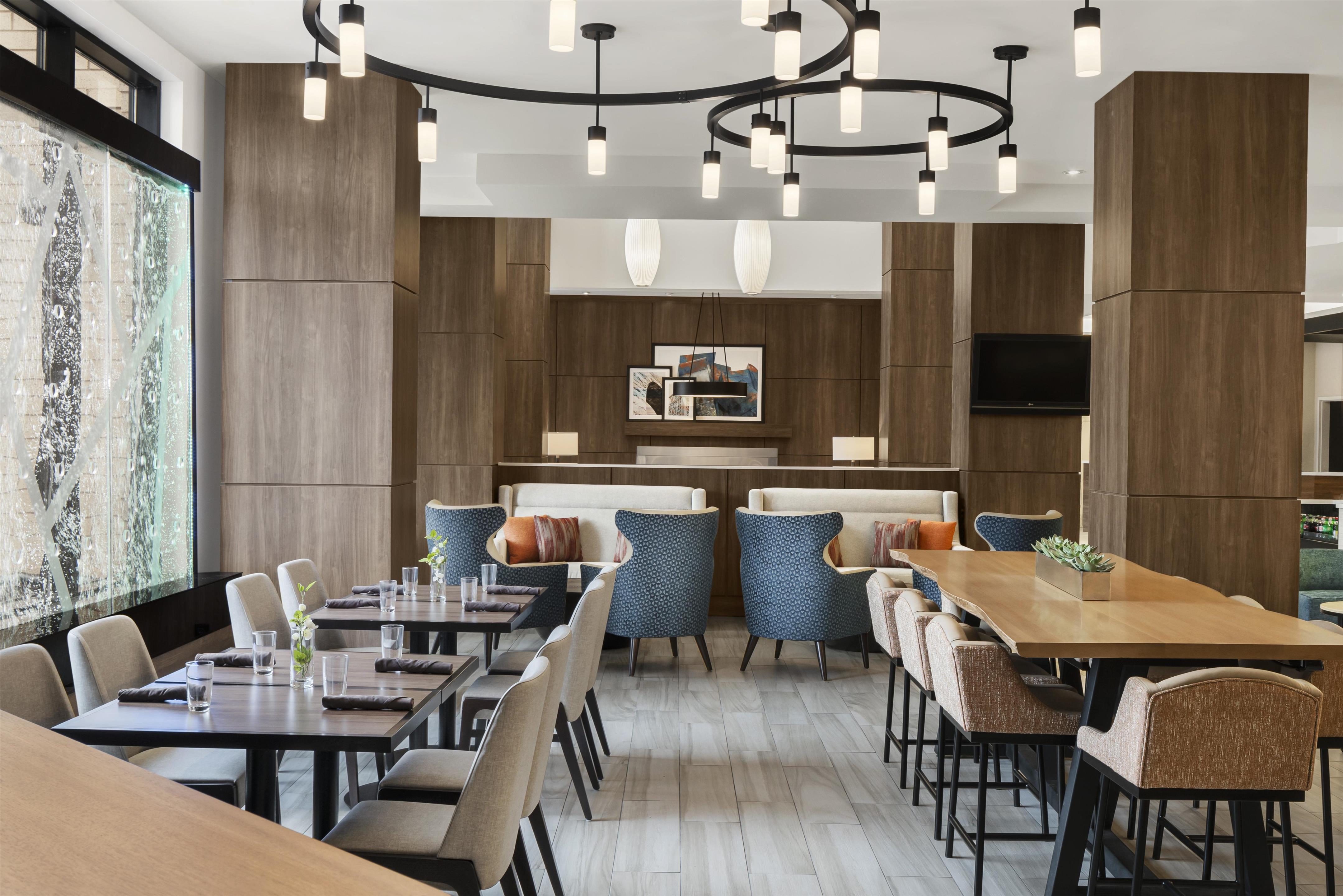 Restaurant | Hilton Garden Inn Minneapolis Downtown