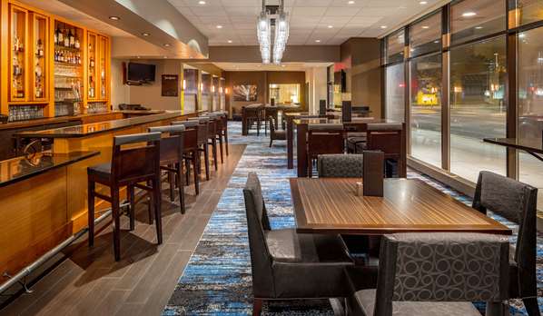 Restaurant - DoubleTree Suites by Hilton Hotel Downtown Minneapolis