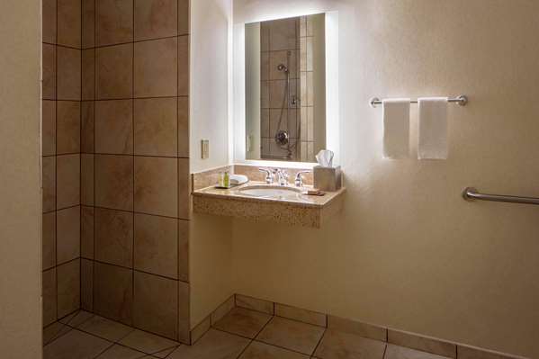  - DoubleTree Suites by Hilton Hotel Downtown Minneapolis