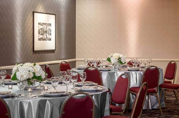  - DoubleTree Suites by Hilton Hotel Downtown Minneapolis