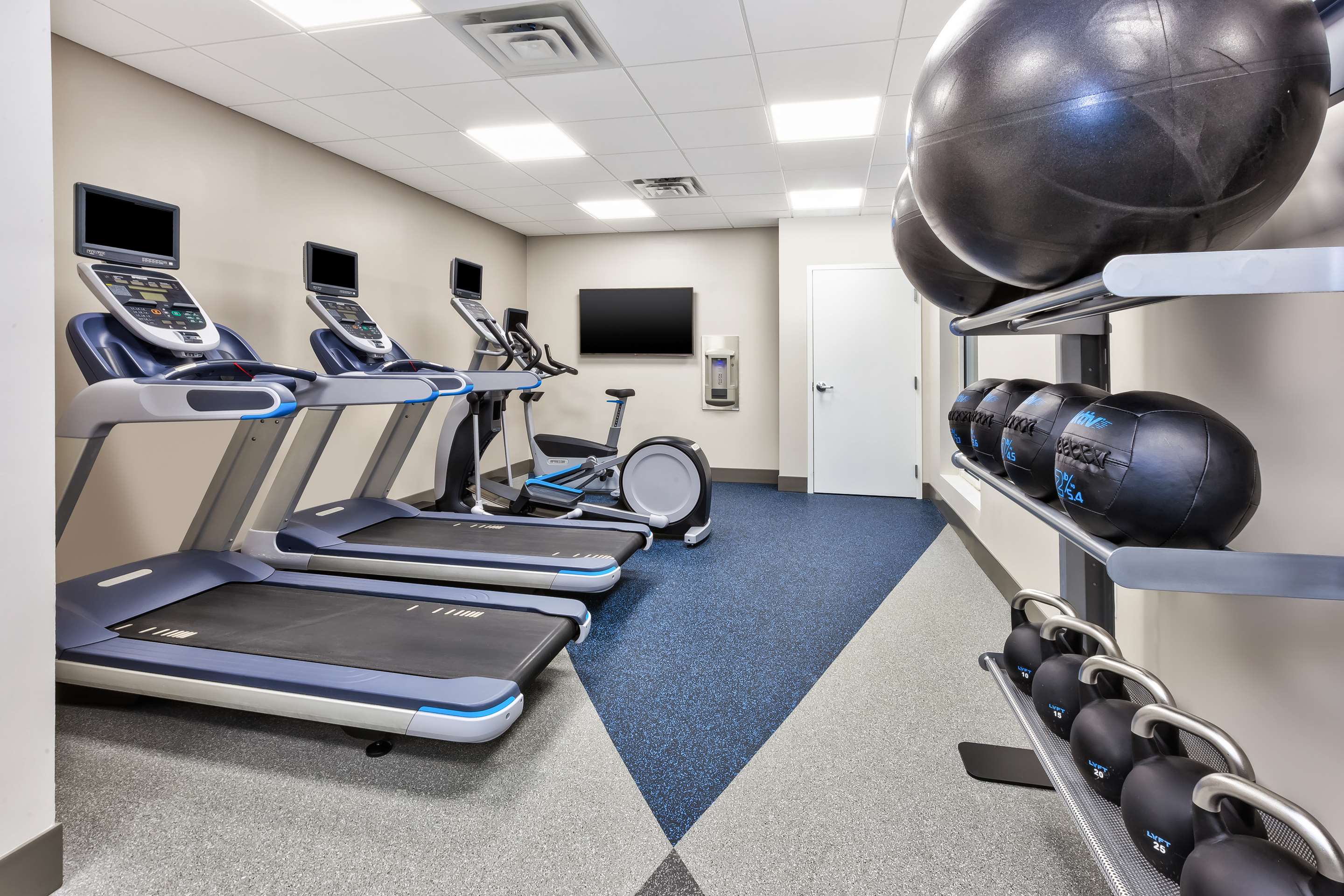 Health club fitness center gym | Hilton Garden Inn Minneapolis - Maple Grove