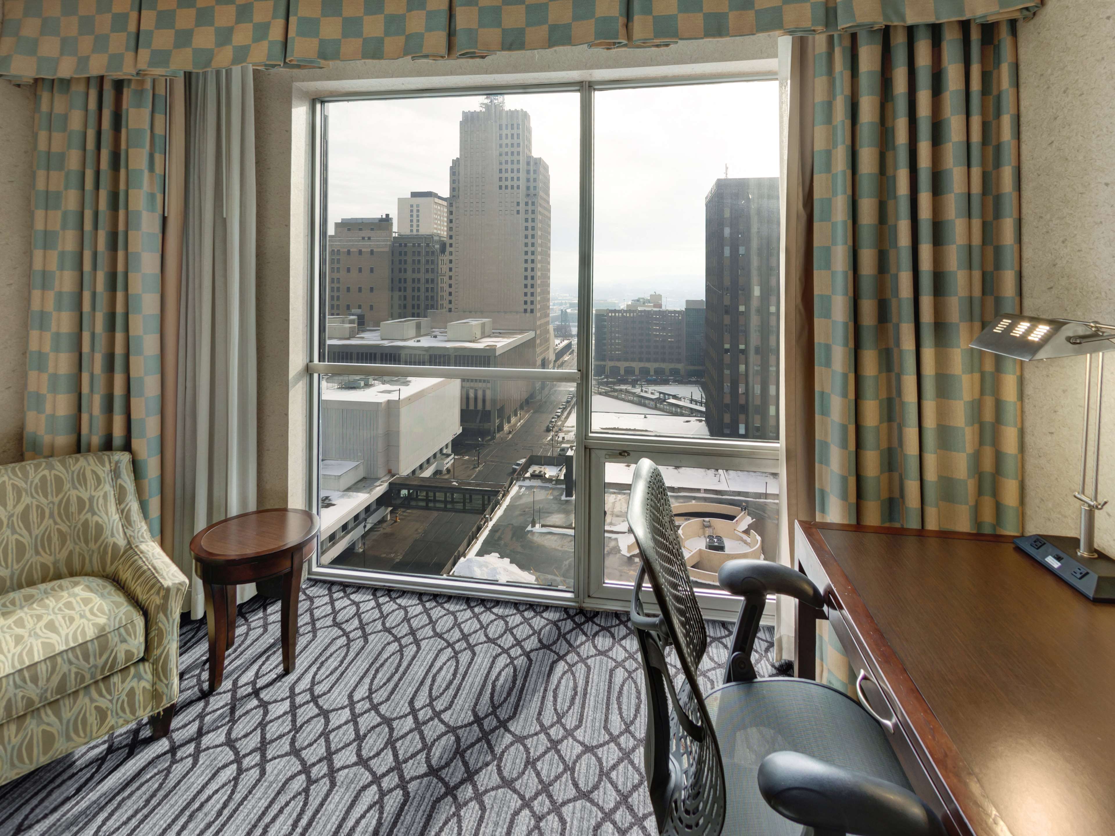DoubleTree by Hilton Hotel St. Paul Downtown - Tap to explore photos
