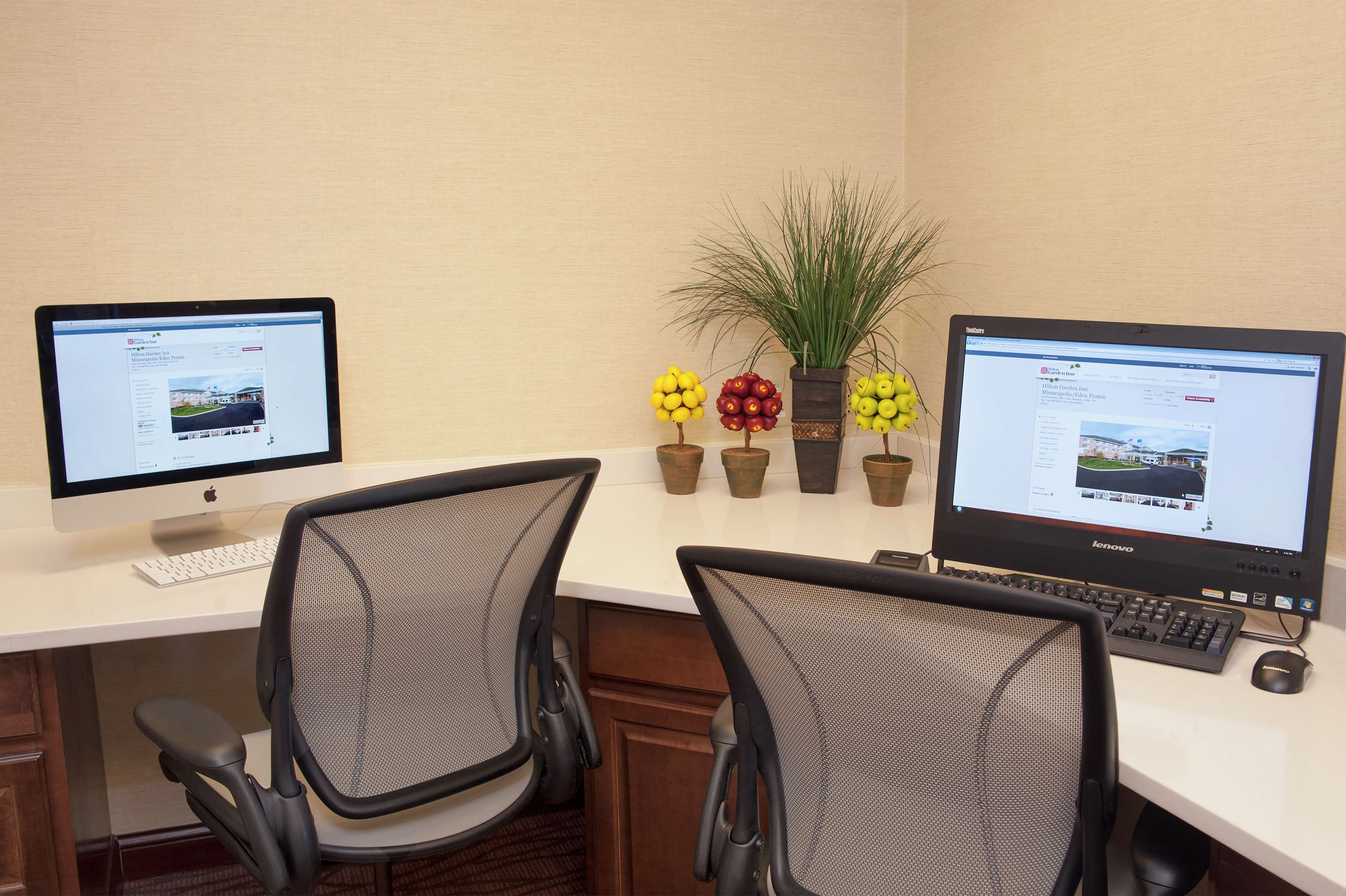 Business Center | Hilton Garden Inn St. Paul/Oakdale