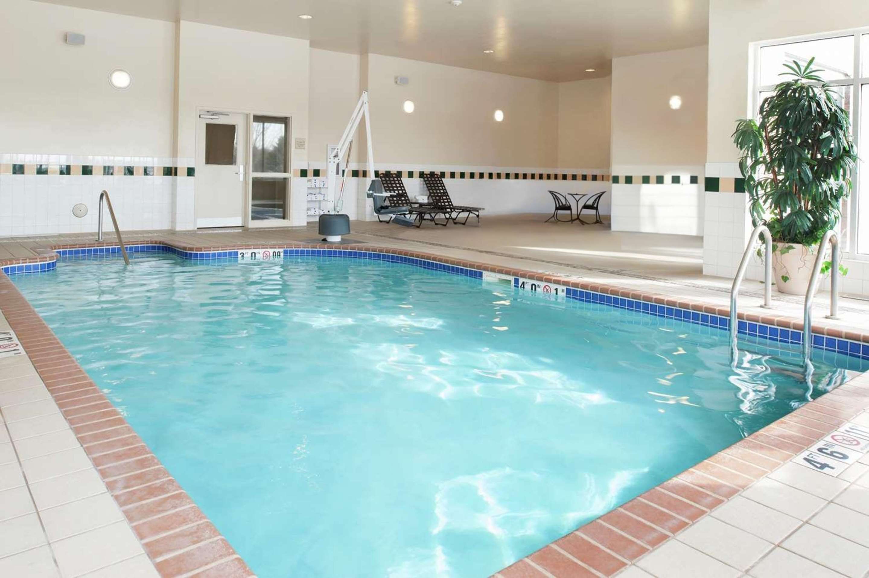Pool | Hilton Garden Inn St. Paul/Oakdale