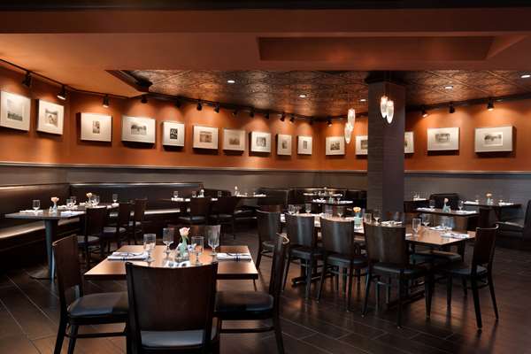 Restaurant - DoubleTree by Hilton Hotel Park Place St Louis Park