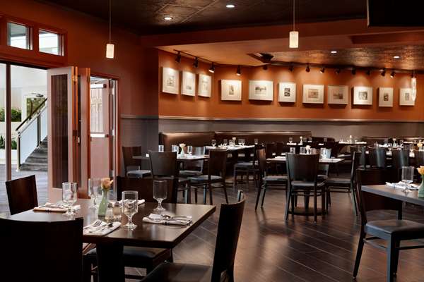 Restaurant - DoubleTree by Hilton Hotel Park Place St Louis Park