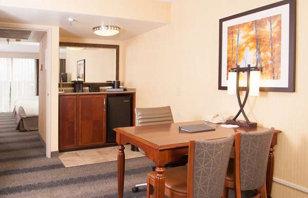  - Embassy Suites West Bloomington
