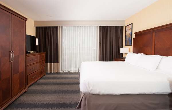  - Embassy Suites West Bloomington
