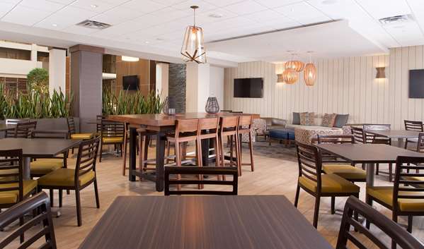 Restaurant - Embassy Suites West Bloomington