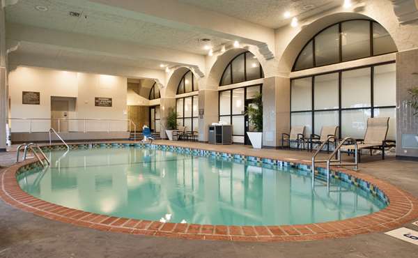 Pool - Embassy Suites West Bloomington