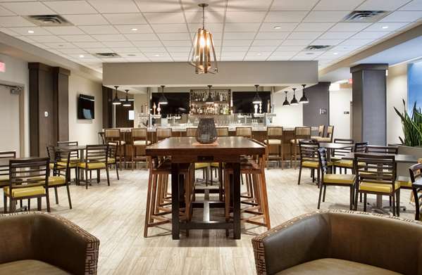 Restaurant - Embassy Suites West Bloomington