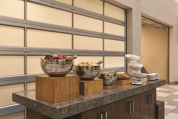 Restaurant - Embassy Suites West Bloomington