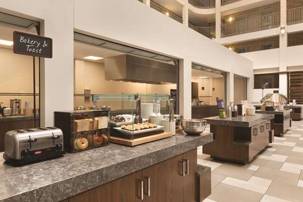 Restaurant - Embassy Suites West Bloomington