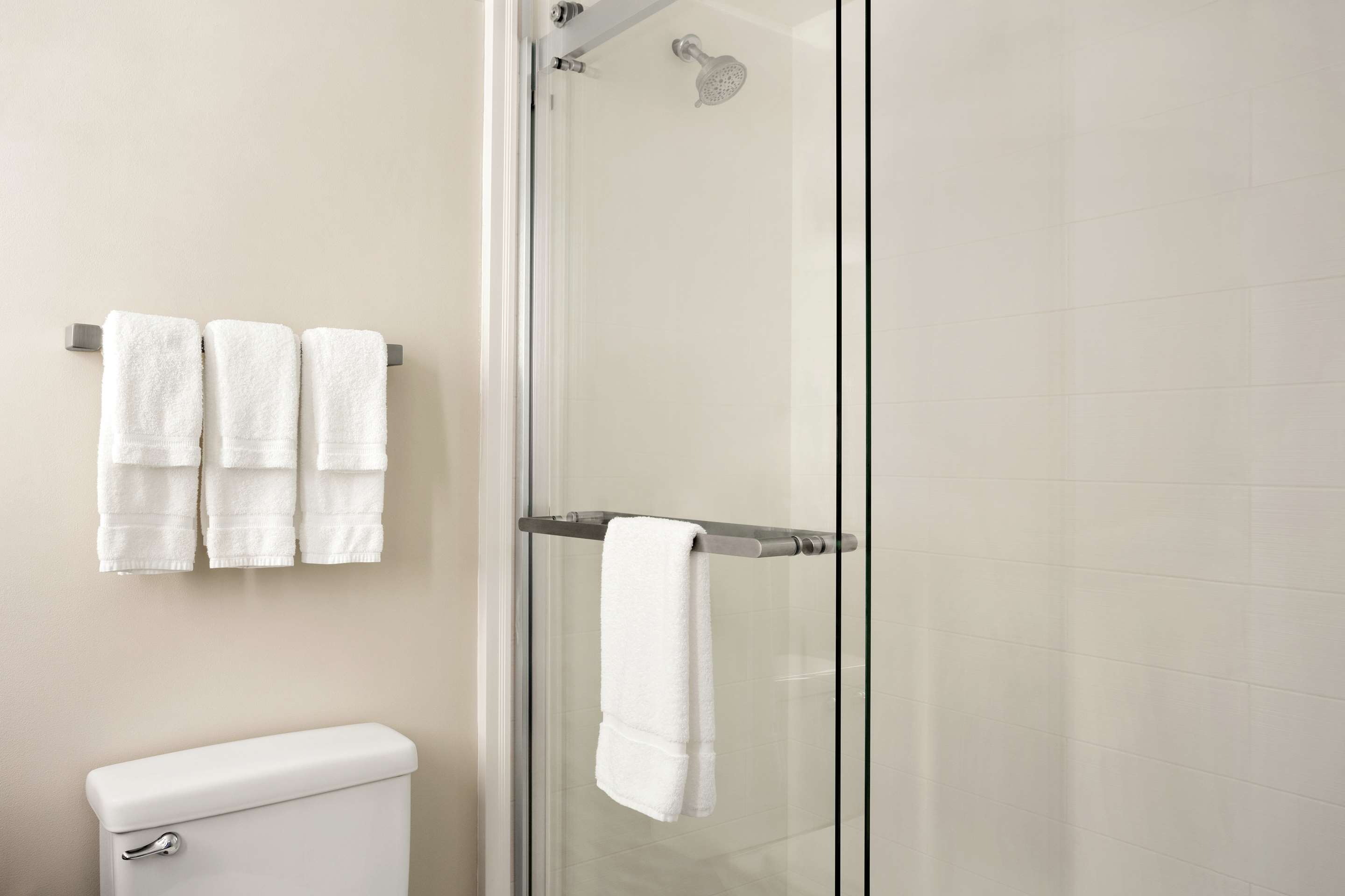 Guest room bath