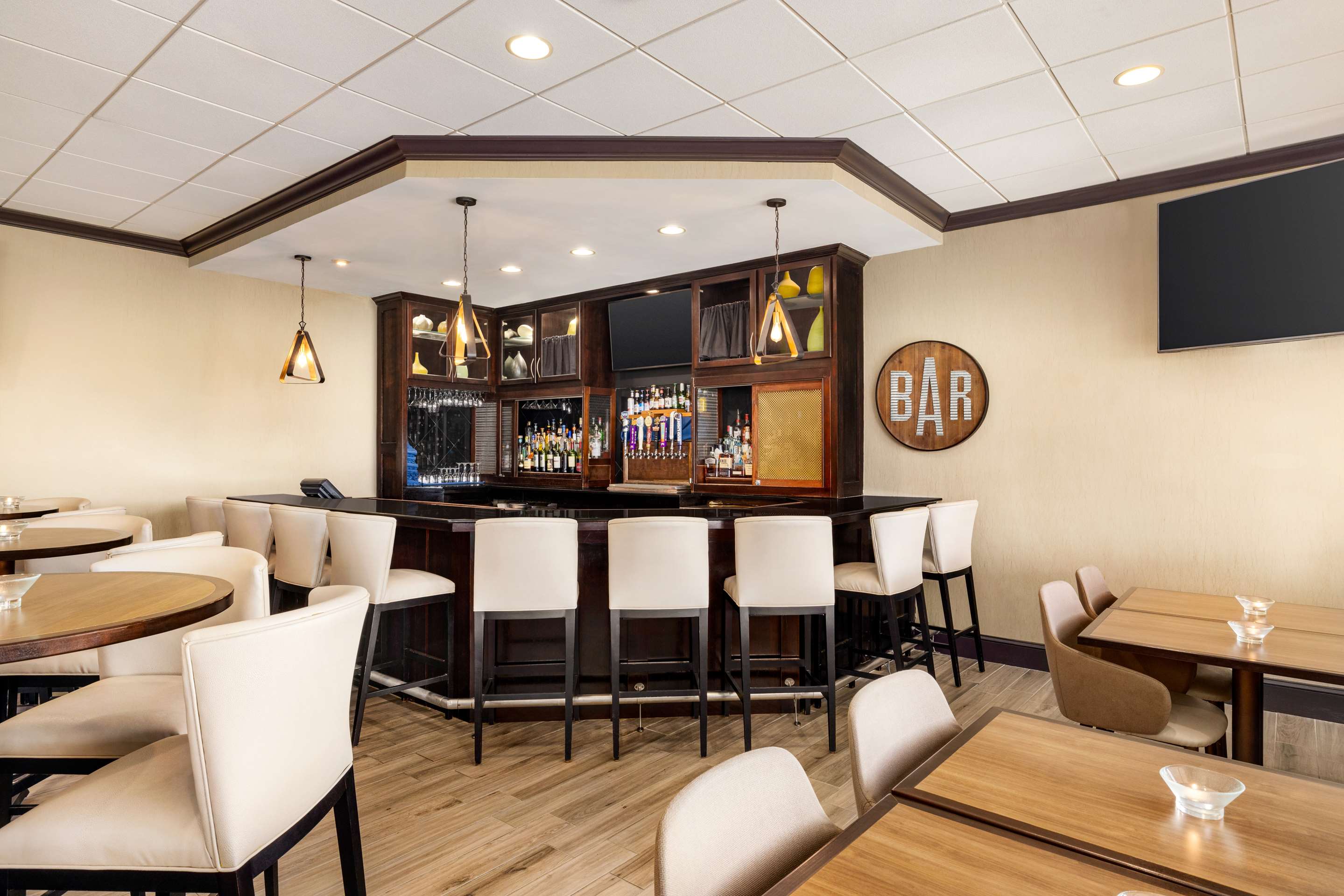 BarLounge | DoubleTree by Hilton Hotel New Orleans Airport