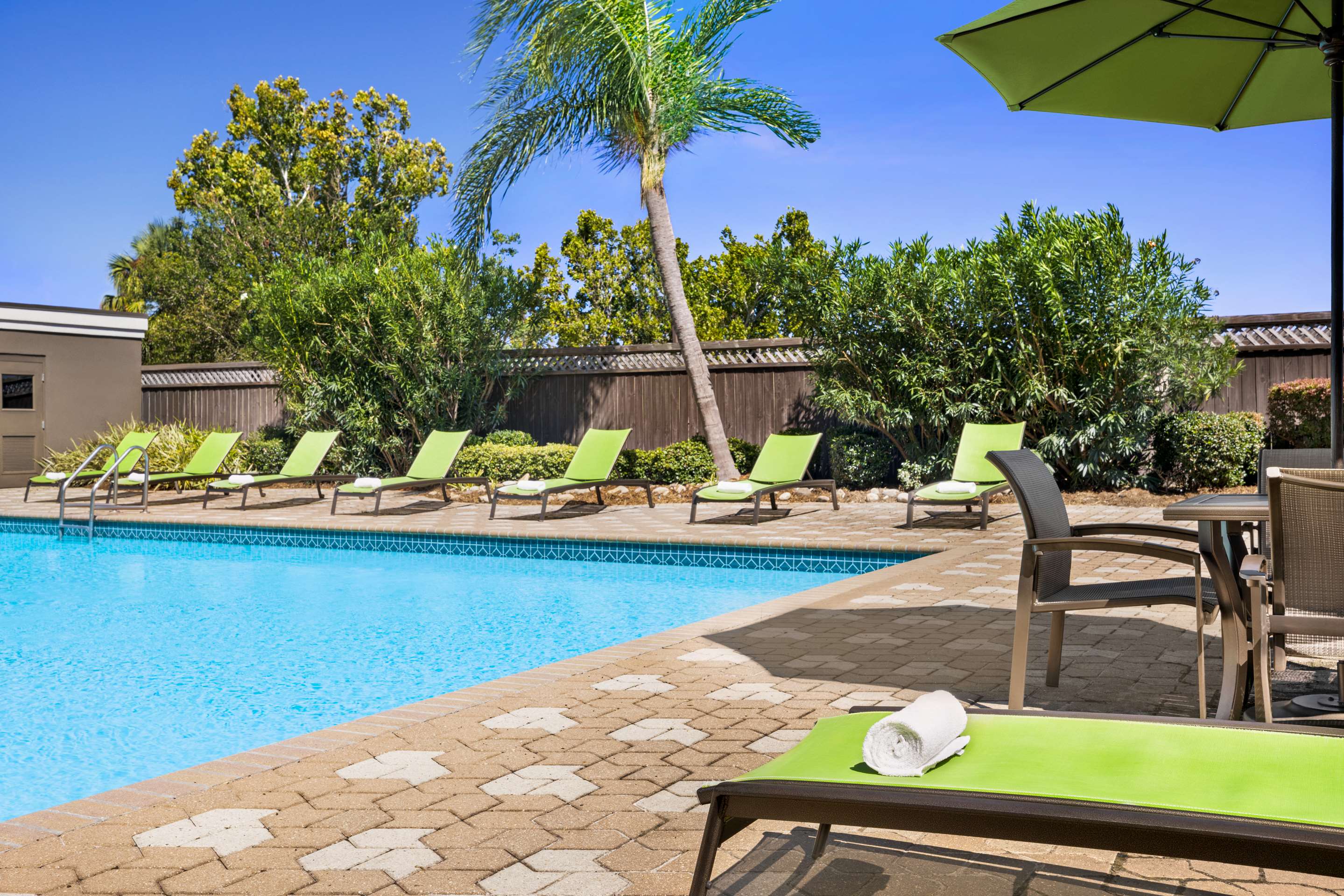Pool | DoubleTree by Hilton Hotel New Orleans Airport