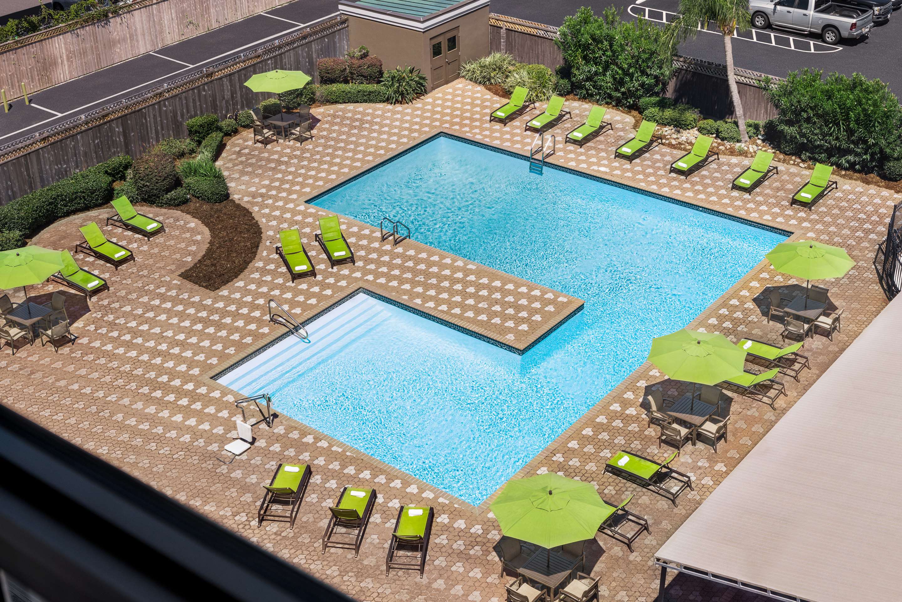 Pool | DoubleTree by Hilton Hotel New Orleans Airport