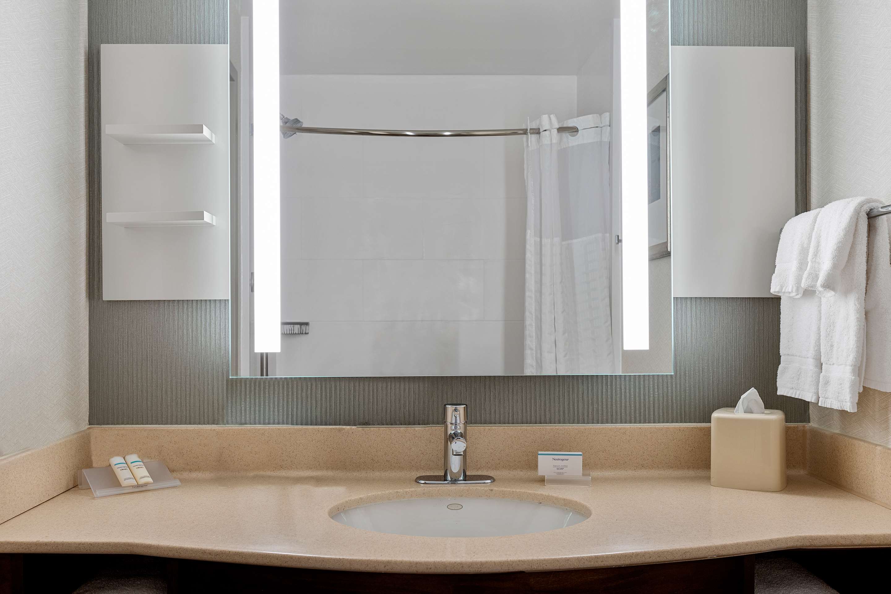 Guest room bath
