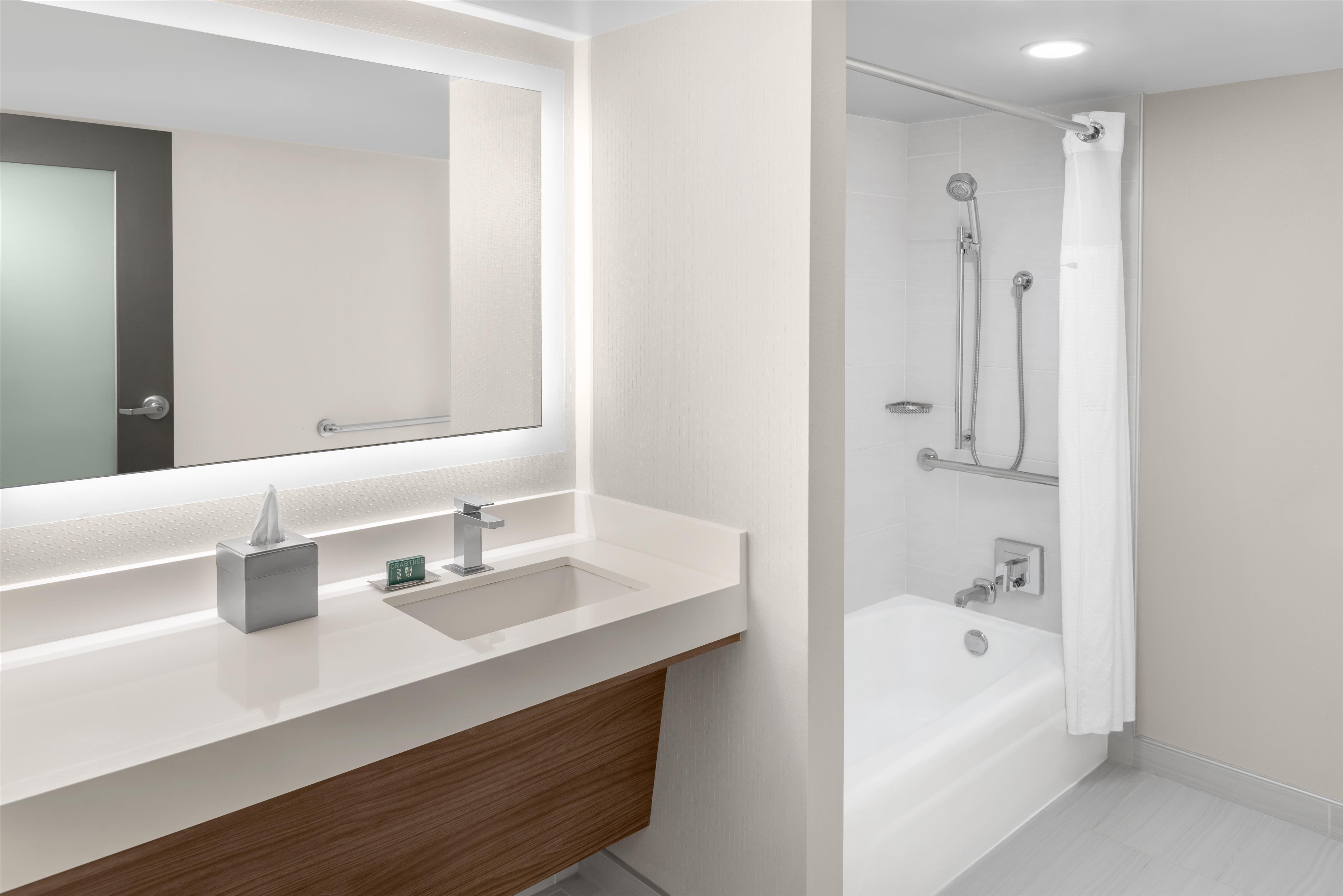 Guest room bath
